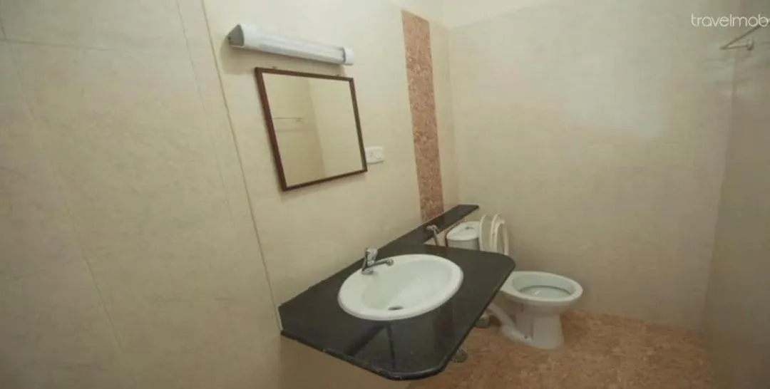 Toilet in ThulasiRams Service Apartments