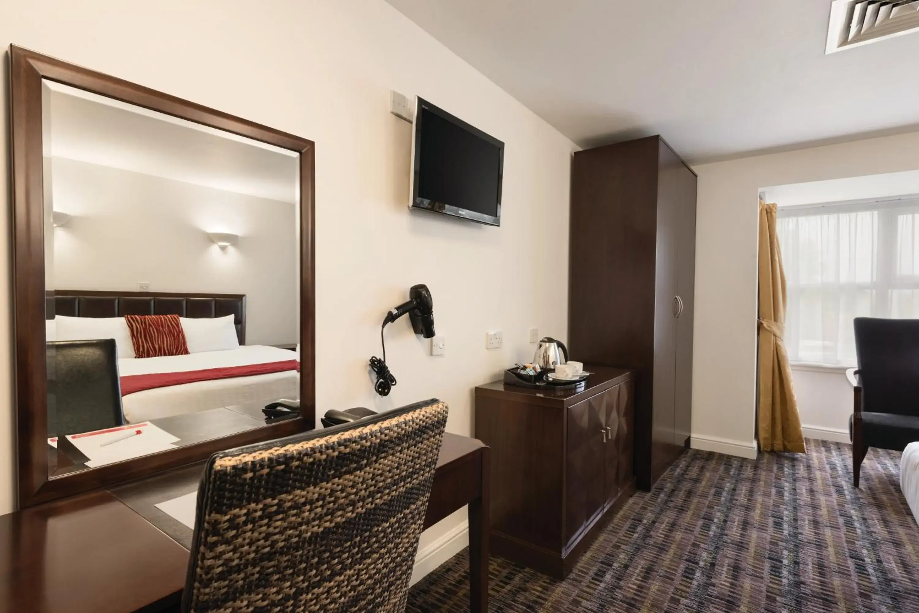 Bedroom, Bed in Riverside Hotel Bedroom, Bed in Riverside Hotel