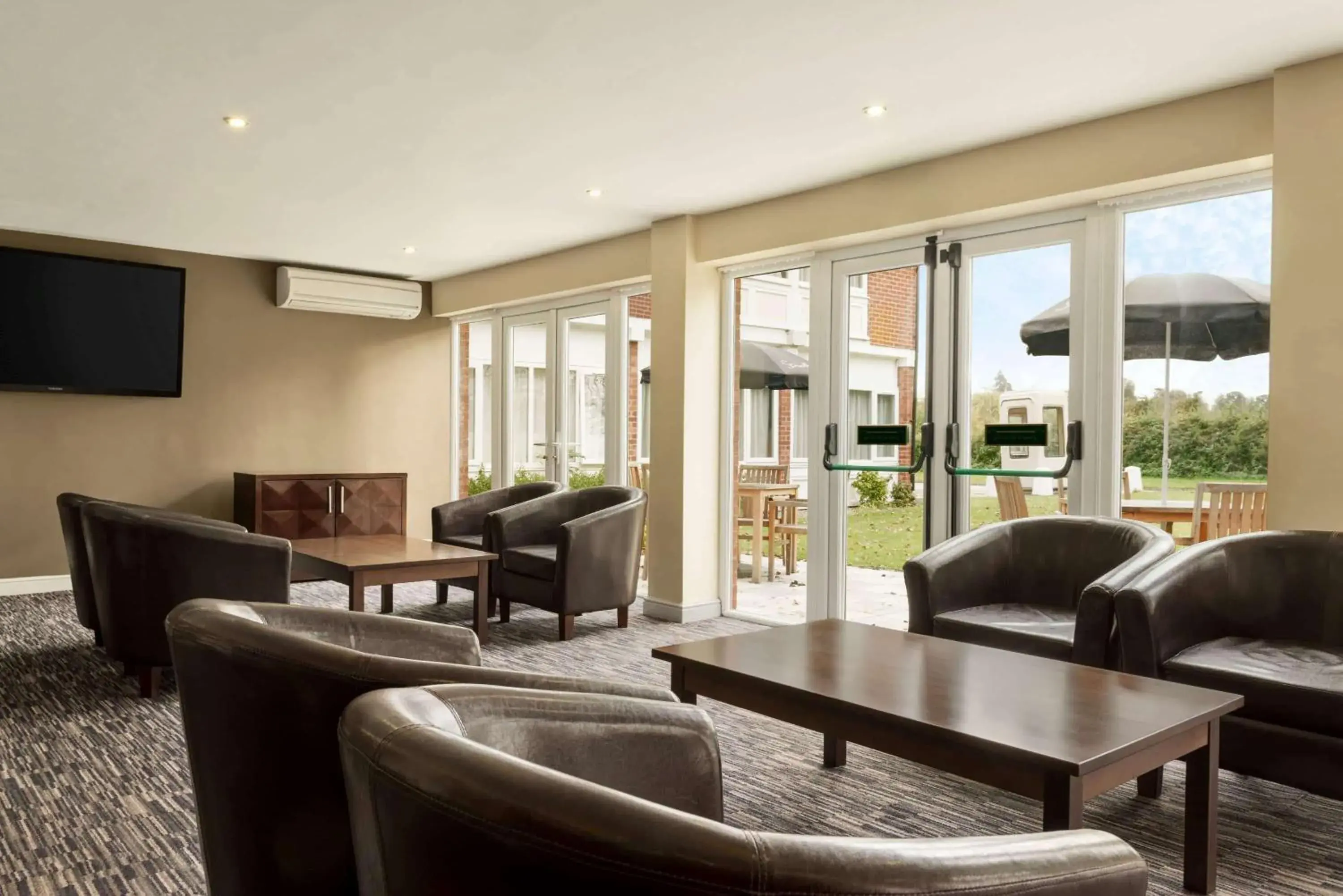 Lounge or bar in Riverside Hotel Lounge or bar in Riverside Hotel