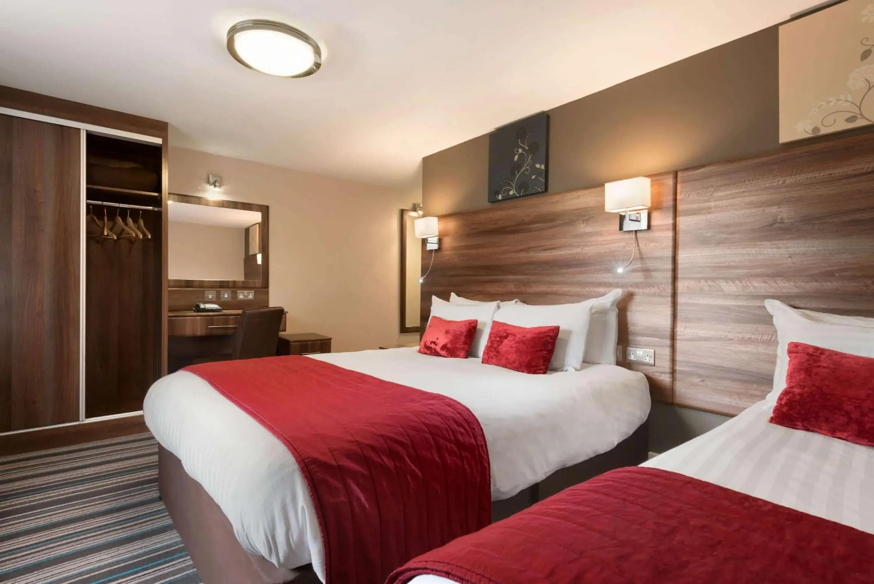 Photo of the whole room, Bed in Riverside Hotel Photo of the whole room, Bed in Riverside Hotel