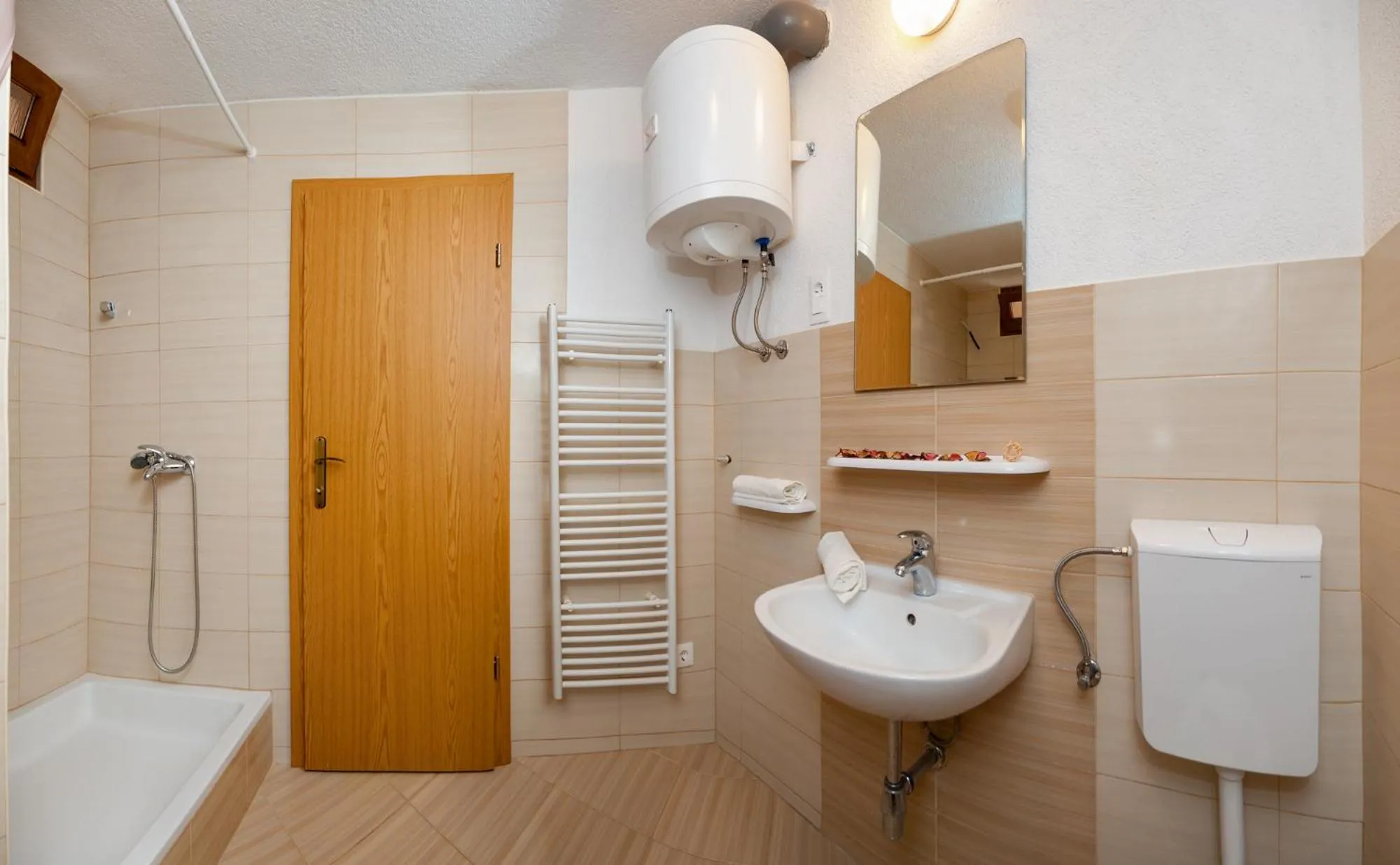 Shower in Apartments Mande and Kate