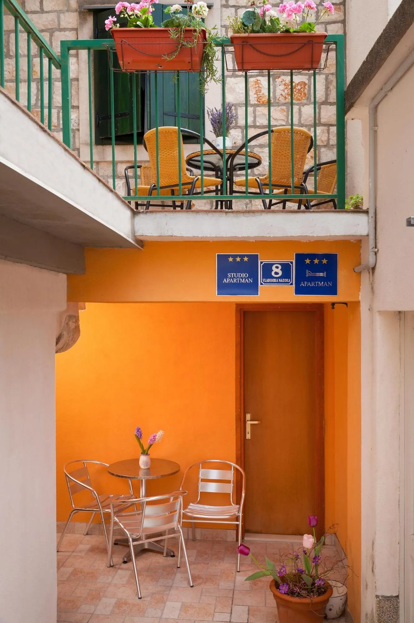 Seating area in Apartments Mande and Kate