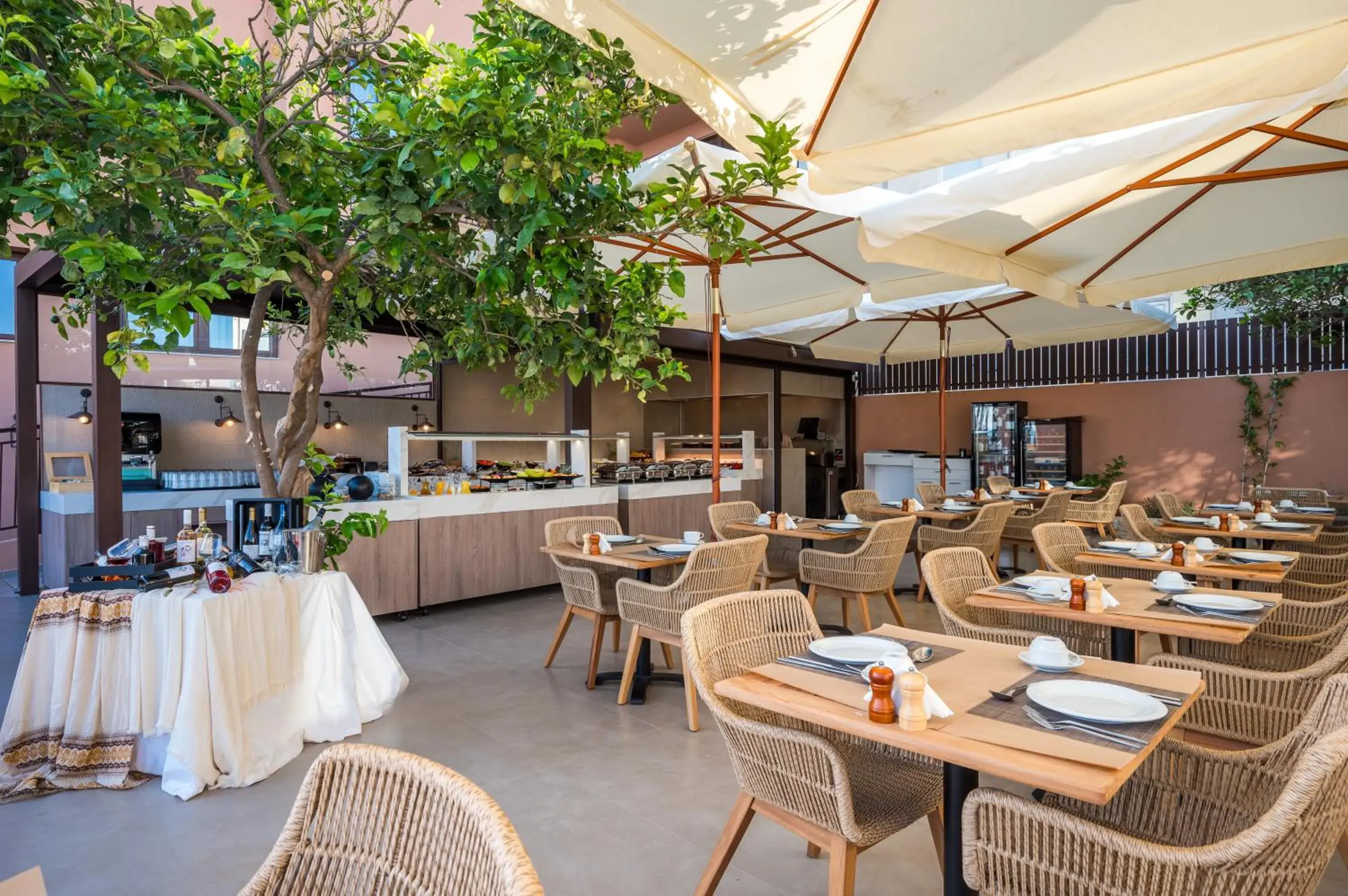 Restaurant/places to eat in Hotel Pyriá Restaurant/places to eat in Hotel Pyriá