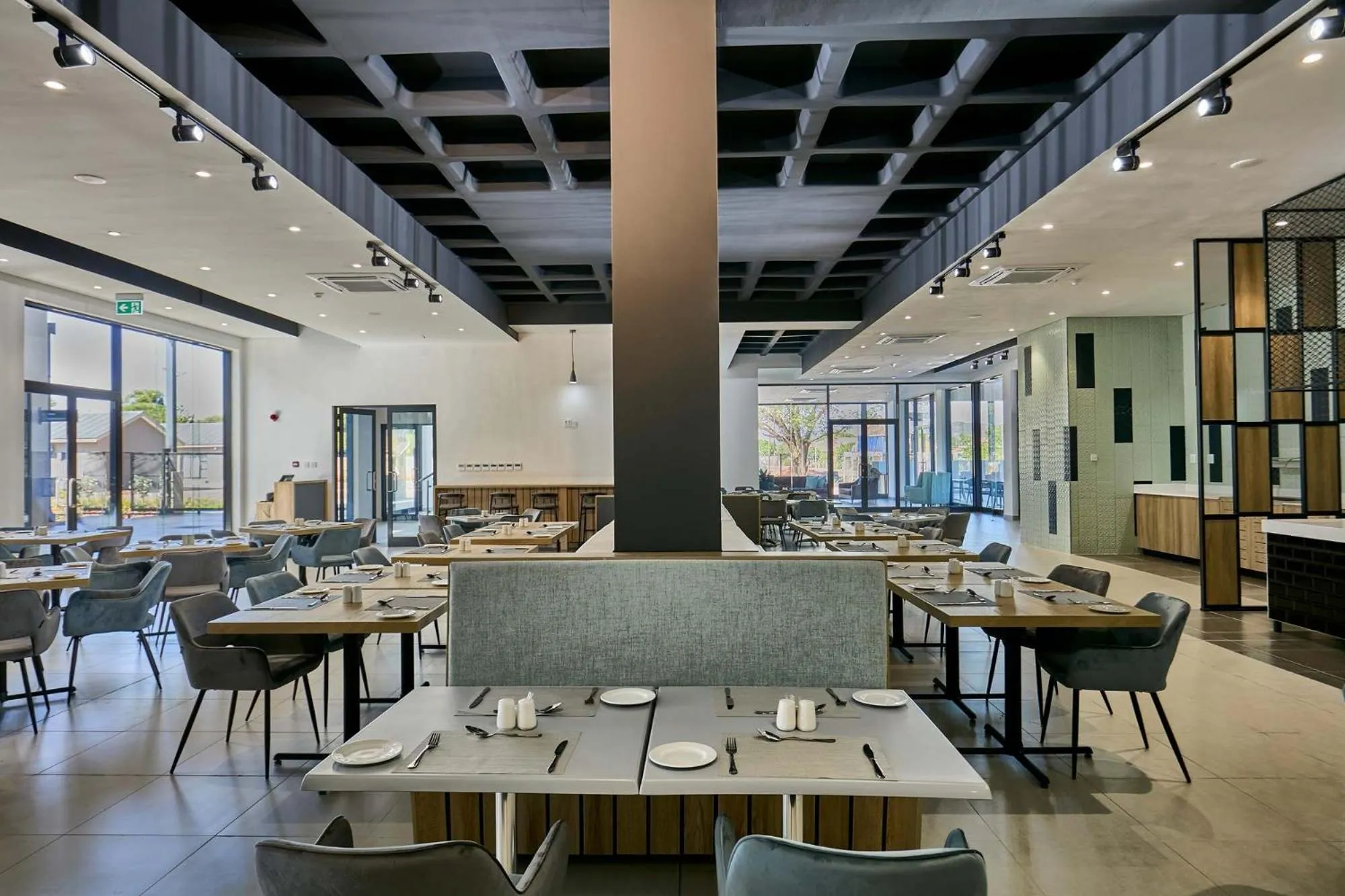 Restaurant/places to eat in Oasis Motel