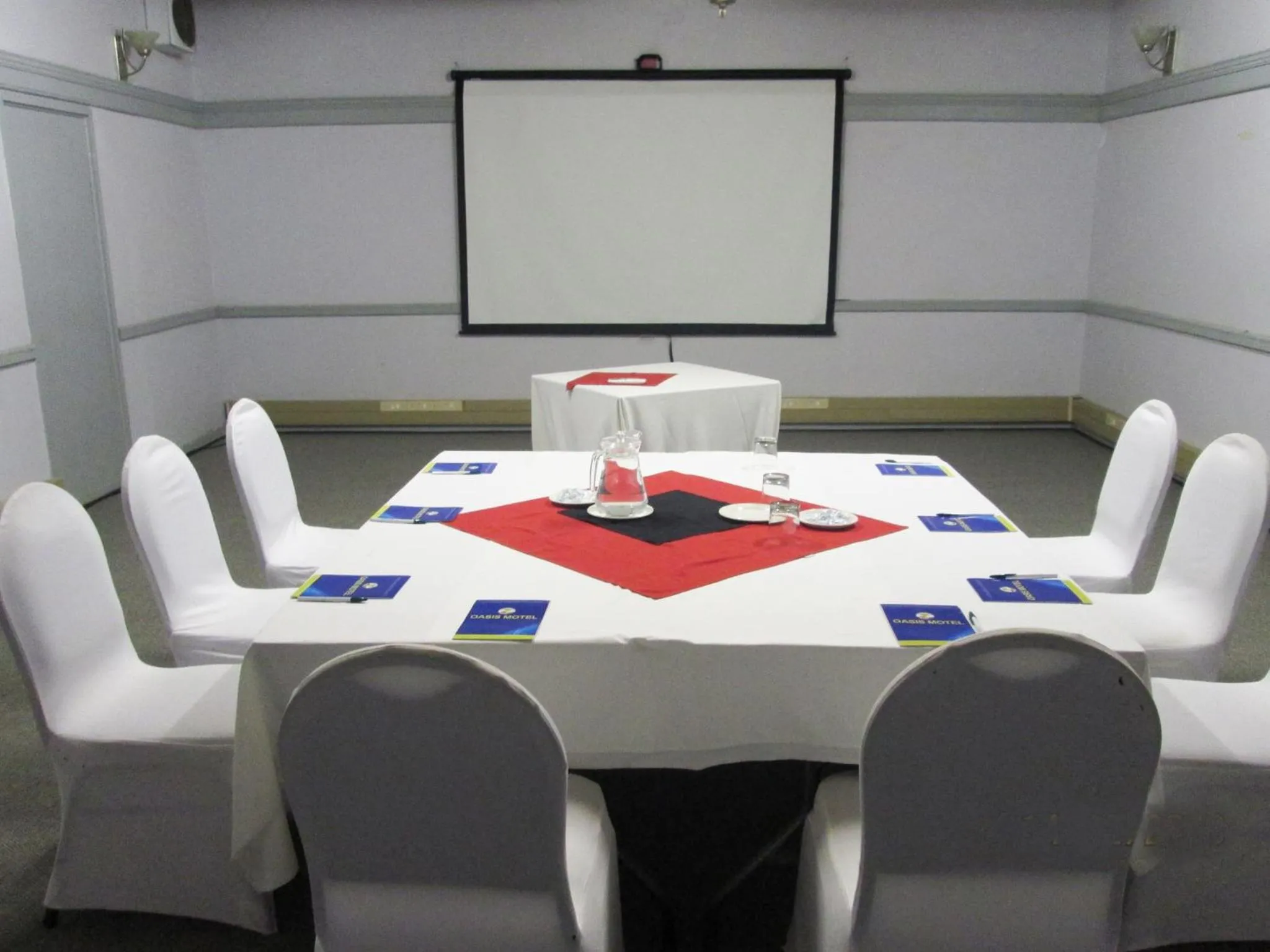 Business facilities in Oasis Motel