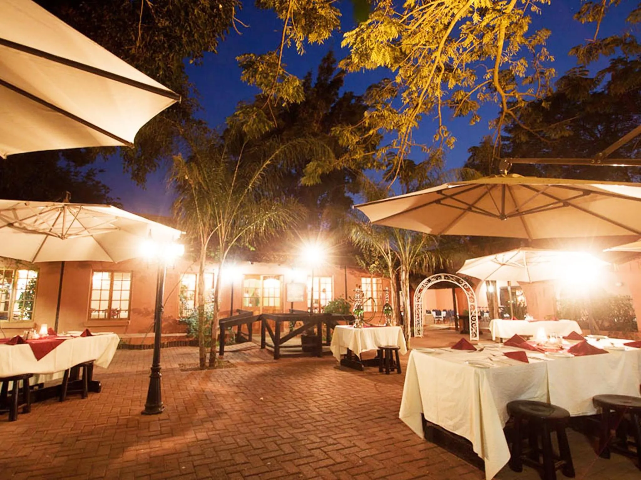 Restaurant/places to eat in Oasis Motel