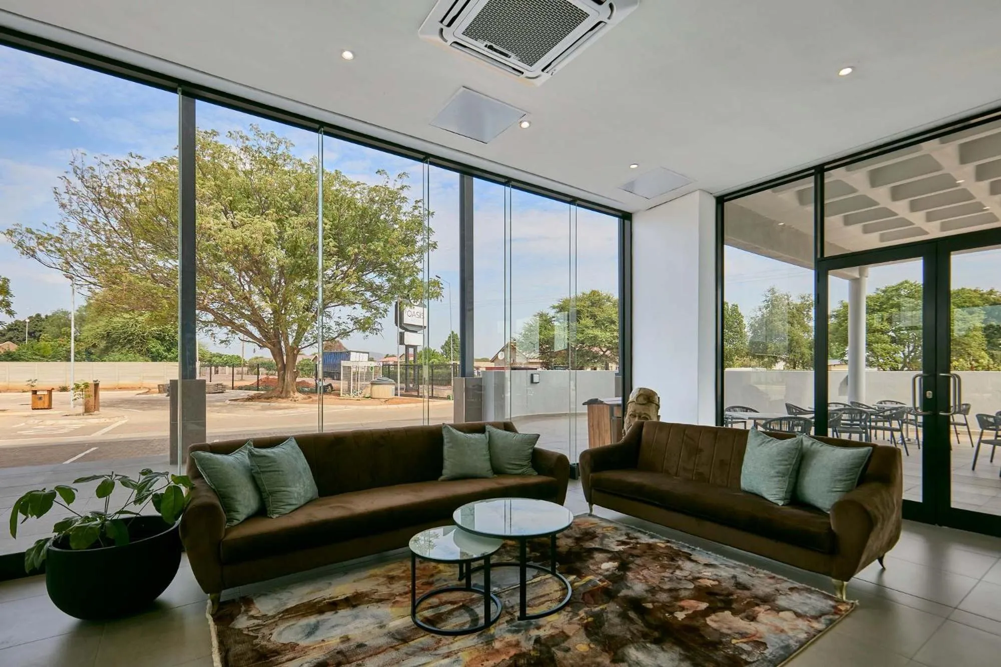 Seating area in Oasis Motel