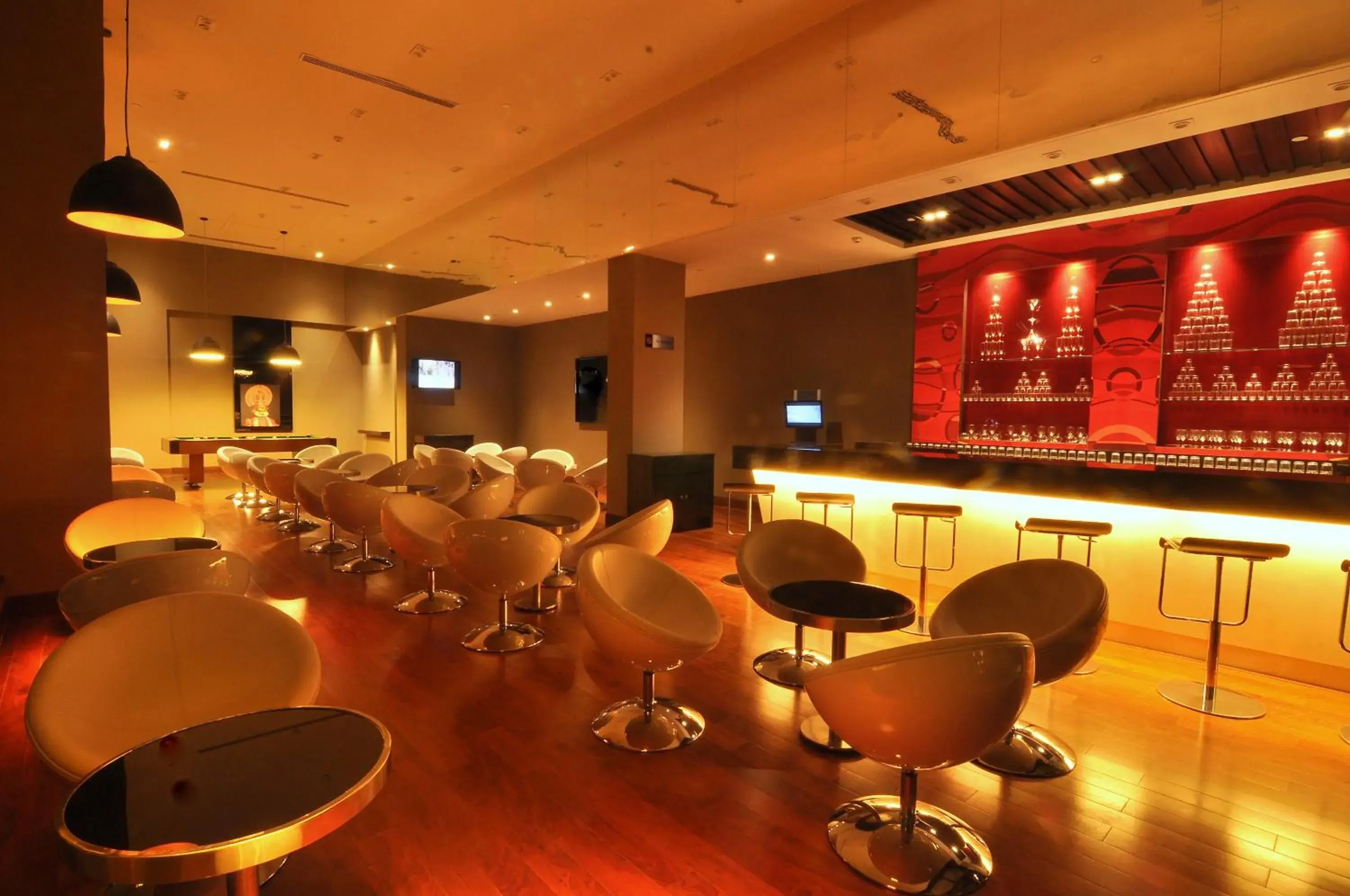Lounge or bar in Keys Select by Lemon Tree Hotels, Kochi Lounge or bar in Keys Select by Lemon Tree Hotels, Kochi