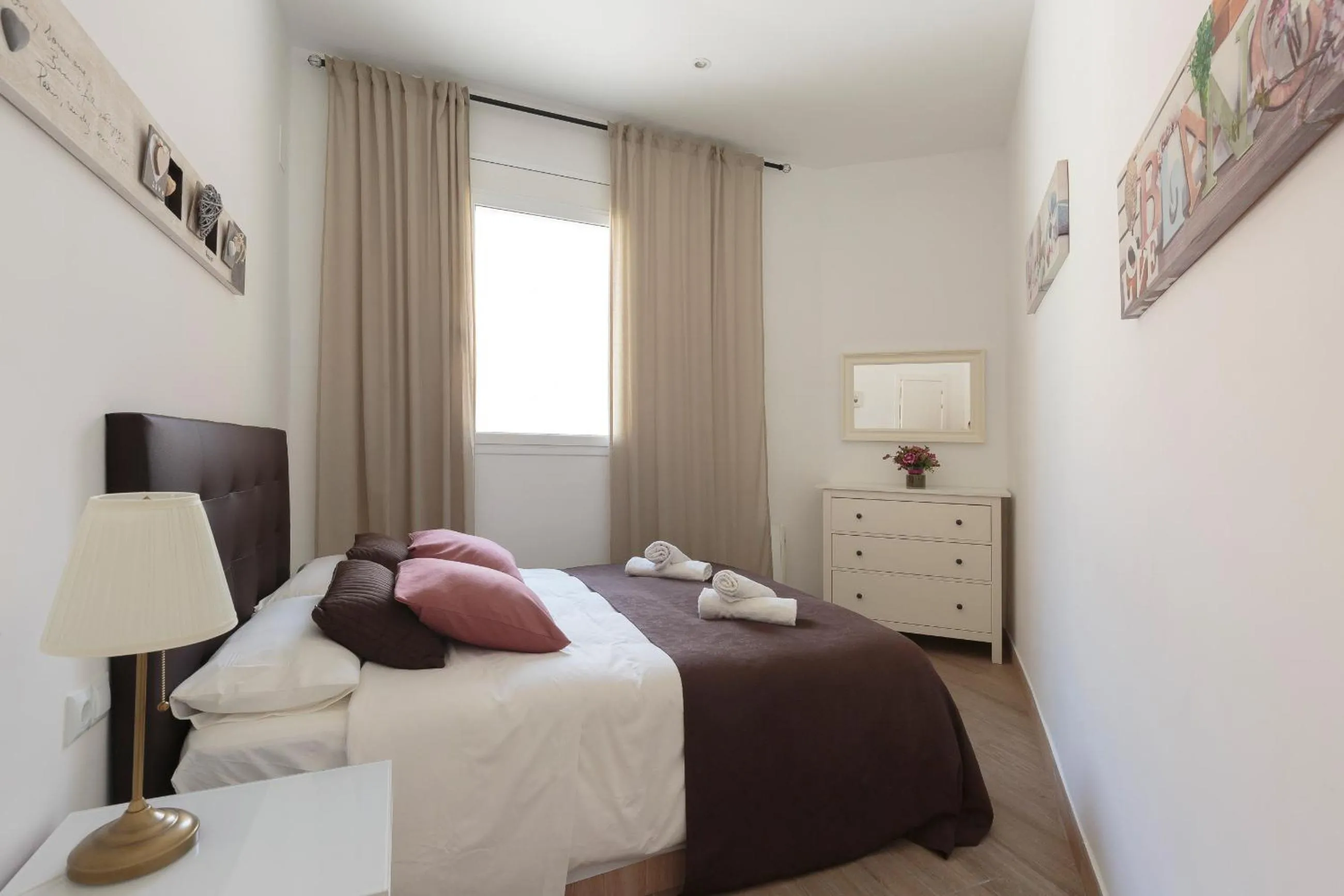 Bedroom, Bed in Sagrada Familia Apartment