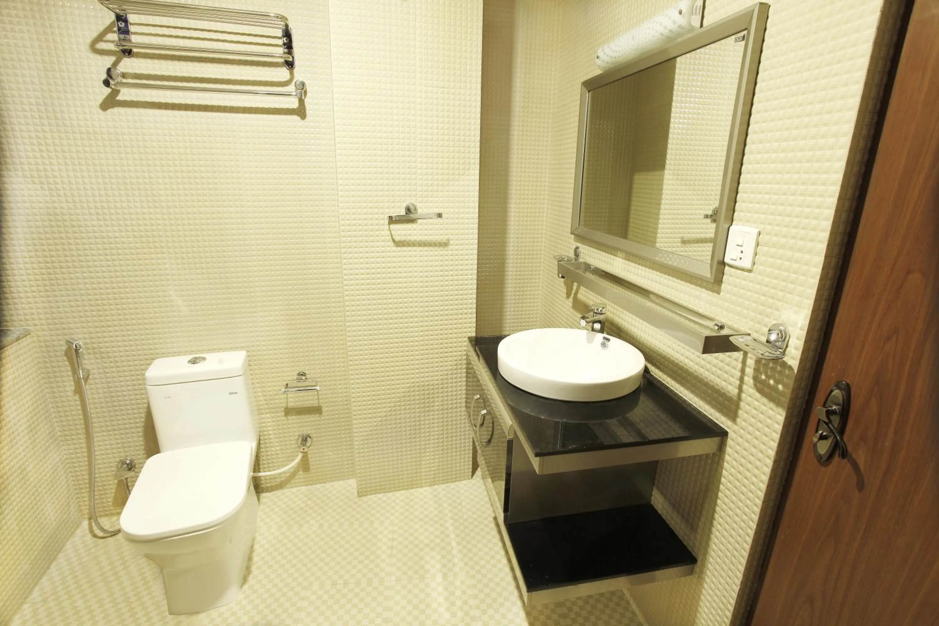 Shower in Hotel Meridian Suite