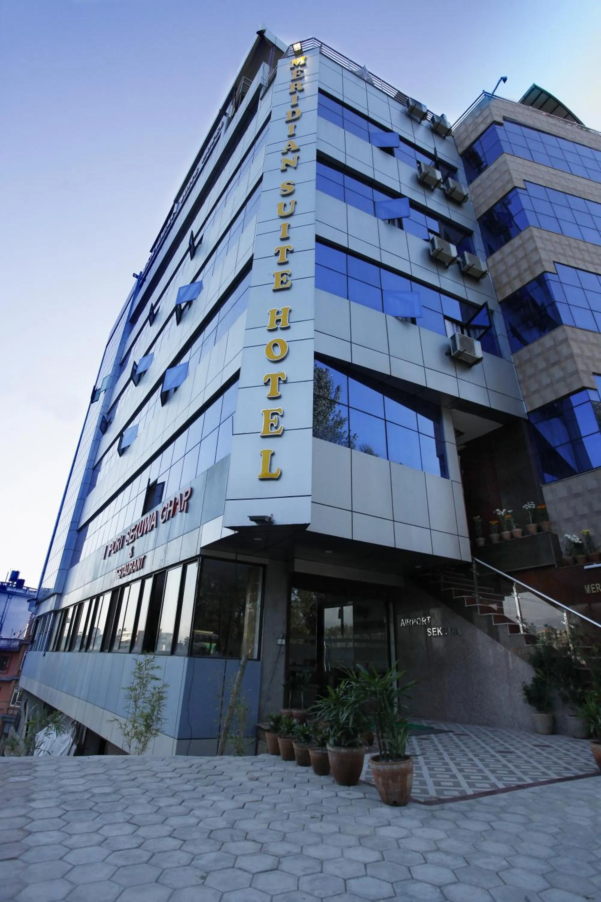 Facade/entrance in Hotel Meridian Suite