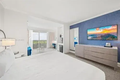 Fontainebleau Miami Beach Junior Suite Fontainebleau Miami Beach Junior Suite