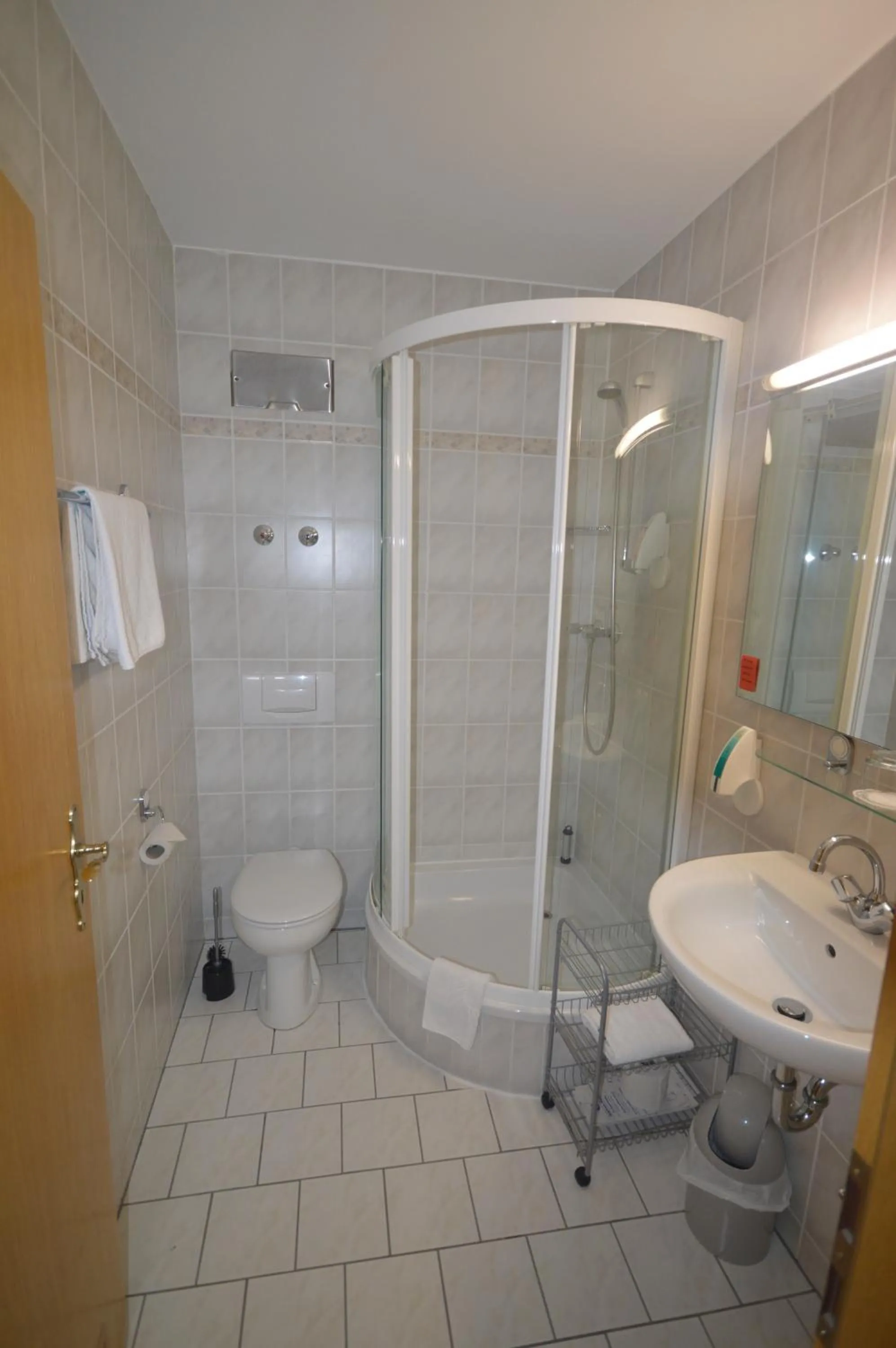 Shower in Zur Burgruine Frauenberg