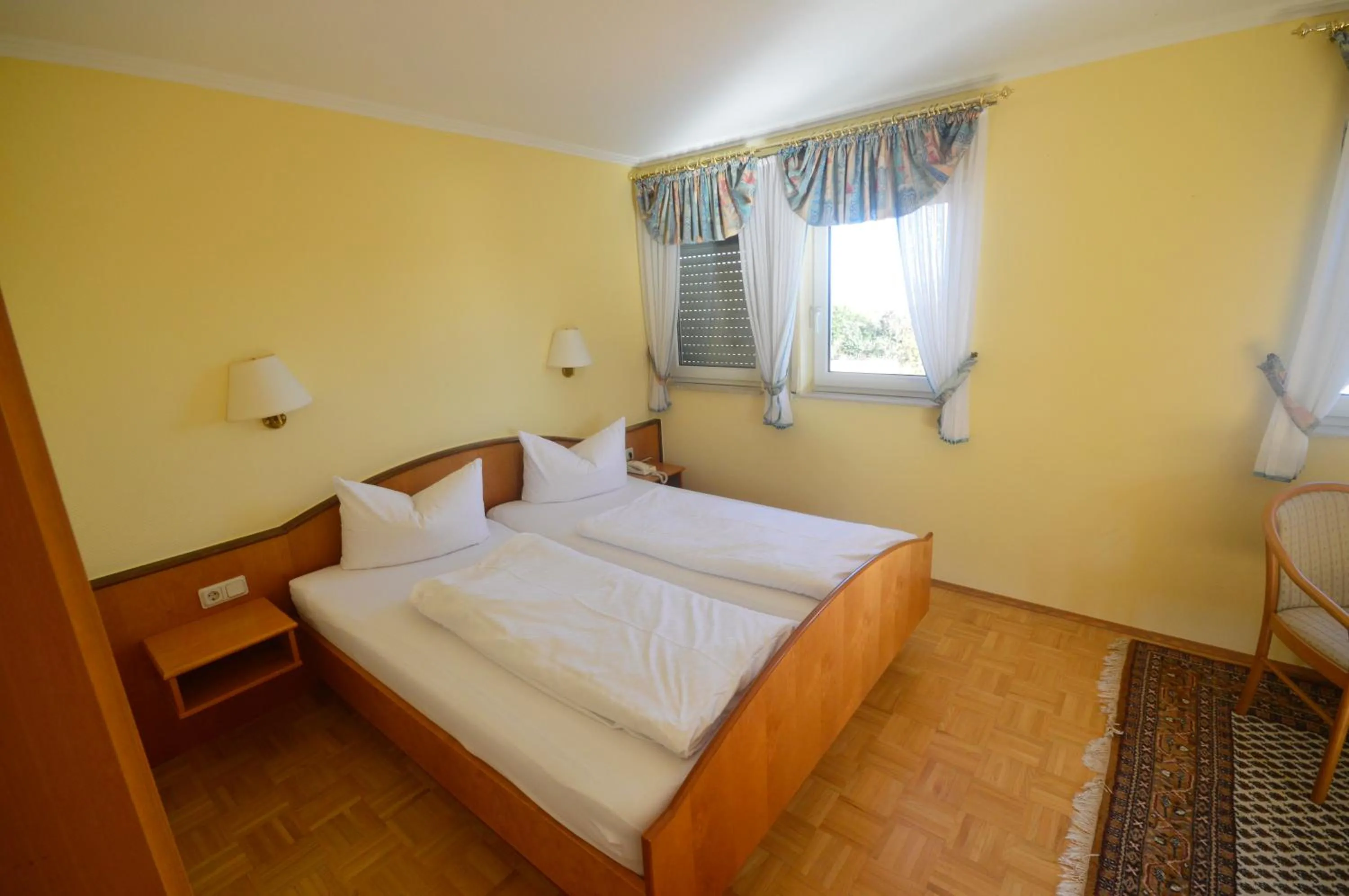 Photo of the whole room, Bed in Zur Burgruine Frauenberg