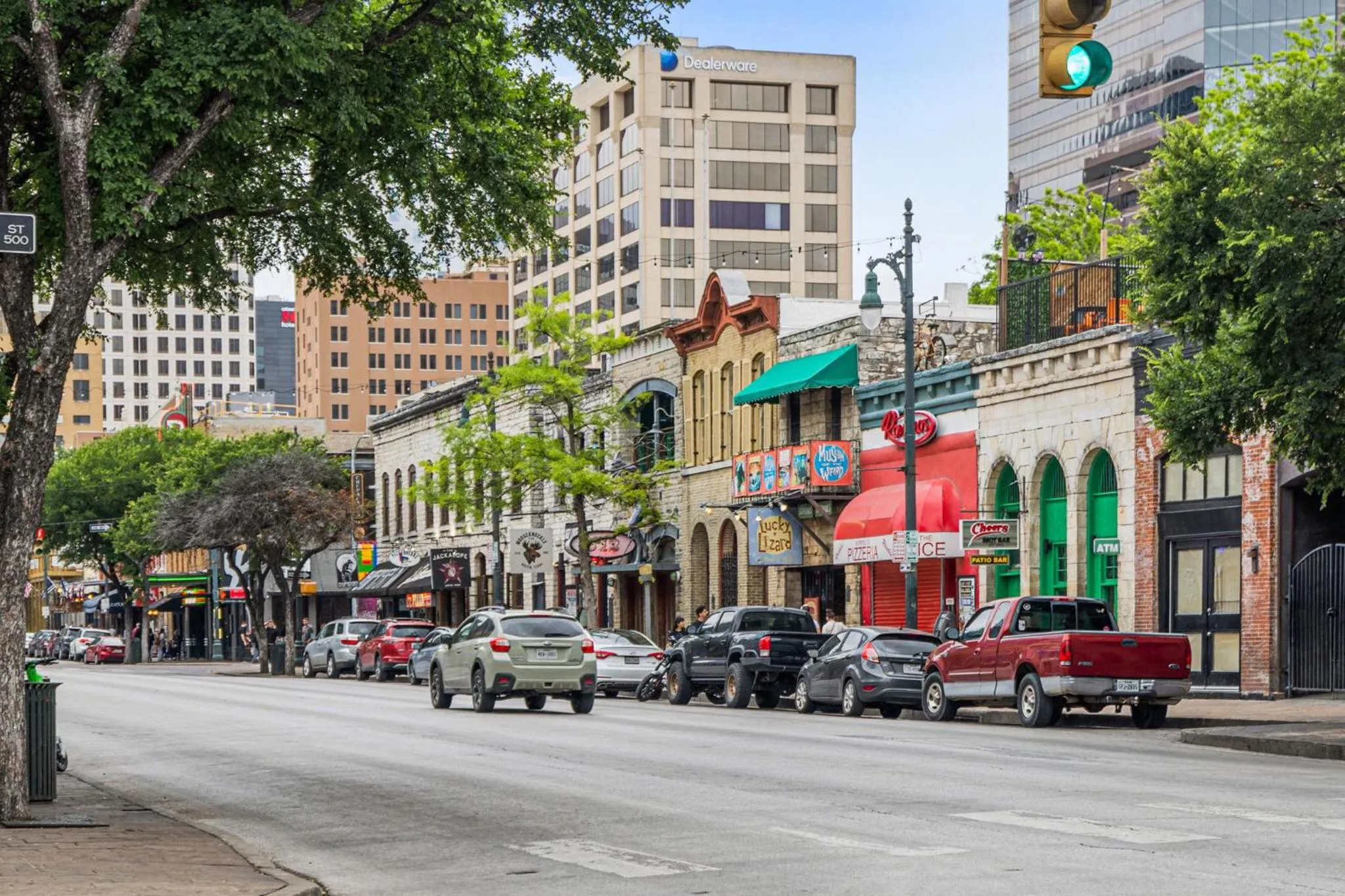 Location in Littlefield Lofts, Hosted by Placemakr - 6th St