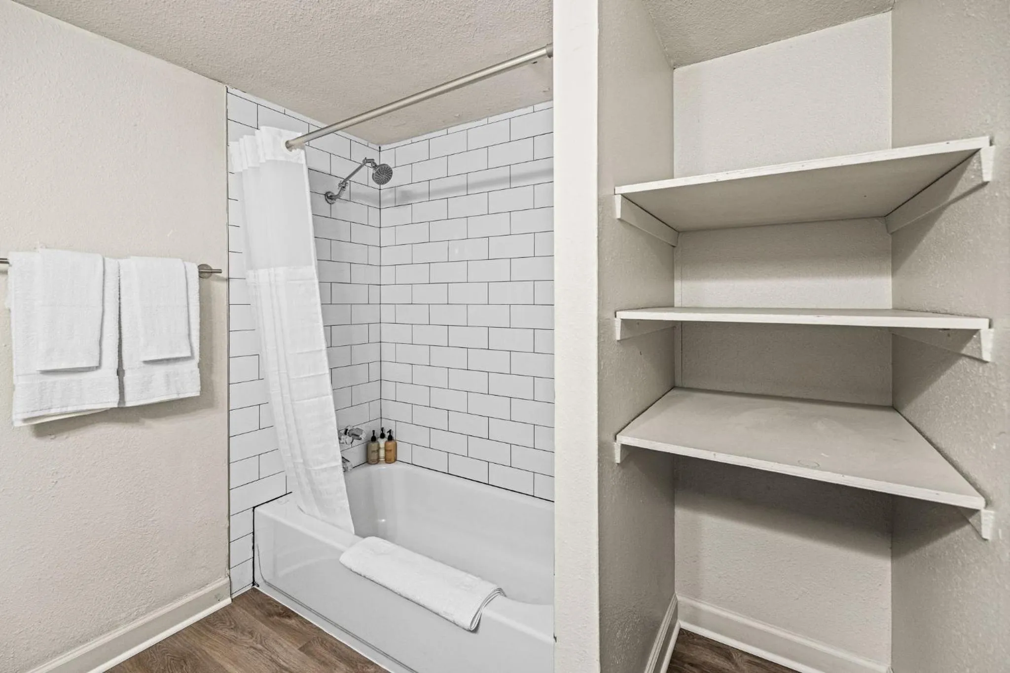 Shower in Littlefield Lofts, Hosted by Placemakr - 6th St