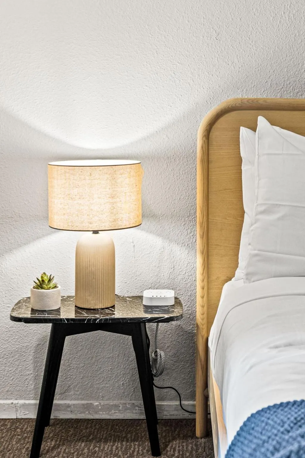 Bed in Littlefield Lofts, Hosted by Placemakr - 6th St