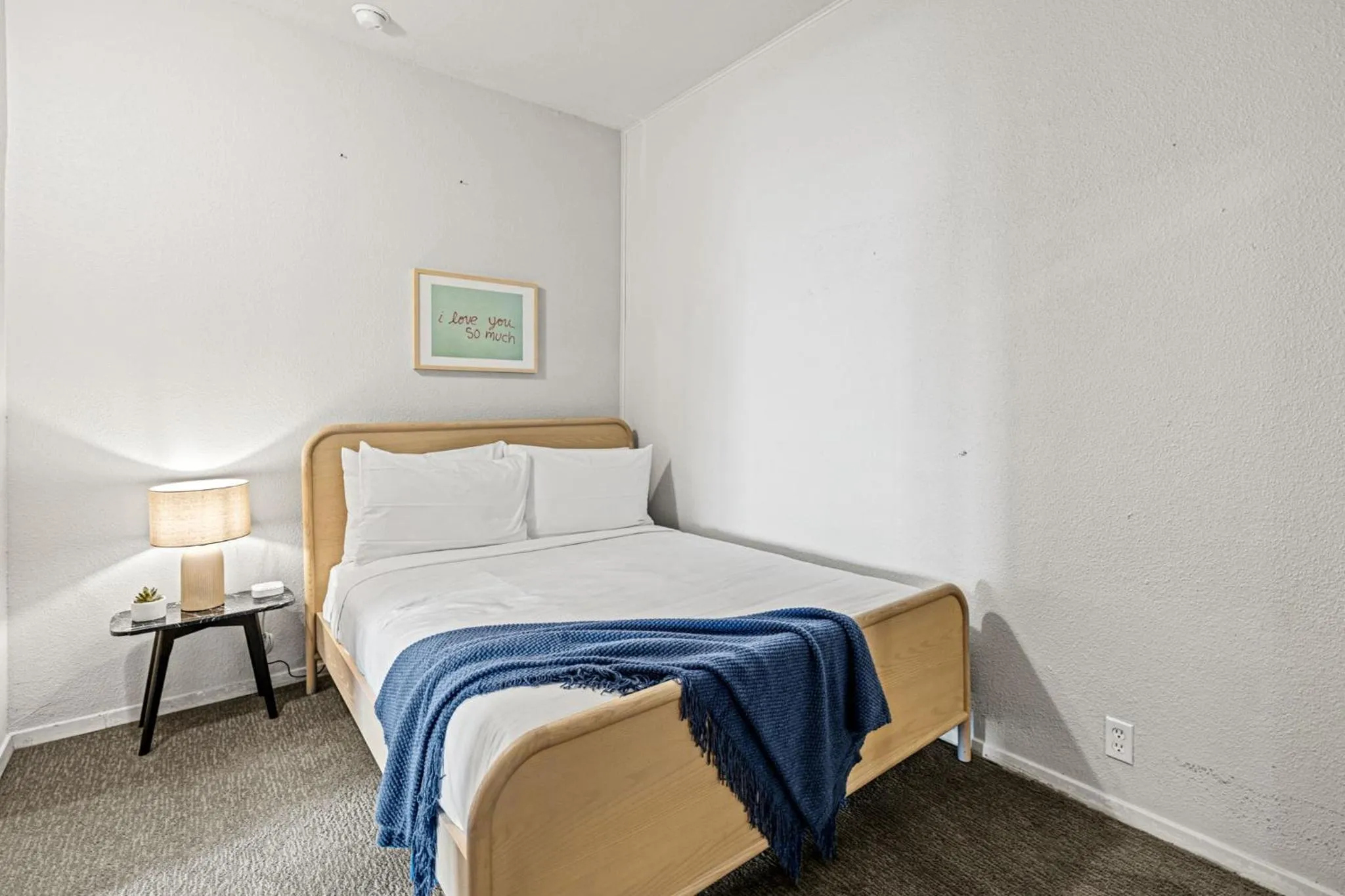 Bed in Littlefield Lofts, Hosted by Placemakr - 6th St