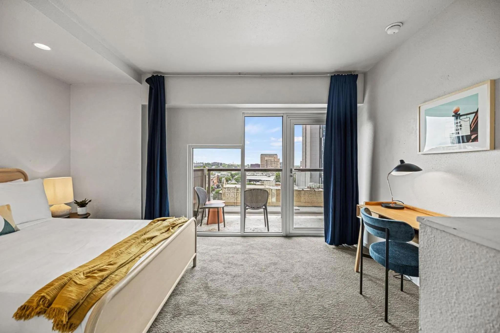 Bed in Littlefield Lofts, Hosted by Placemakr - 6th St