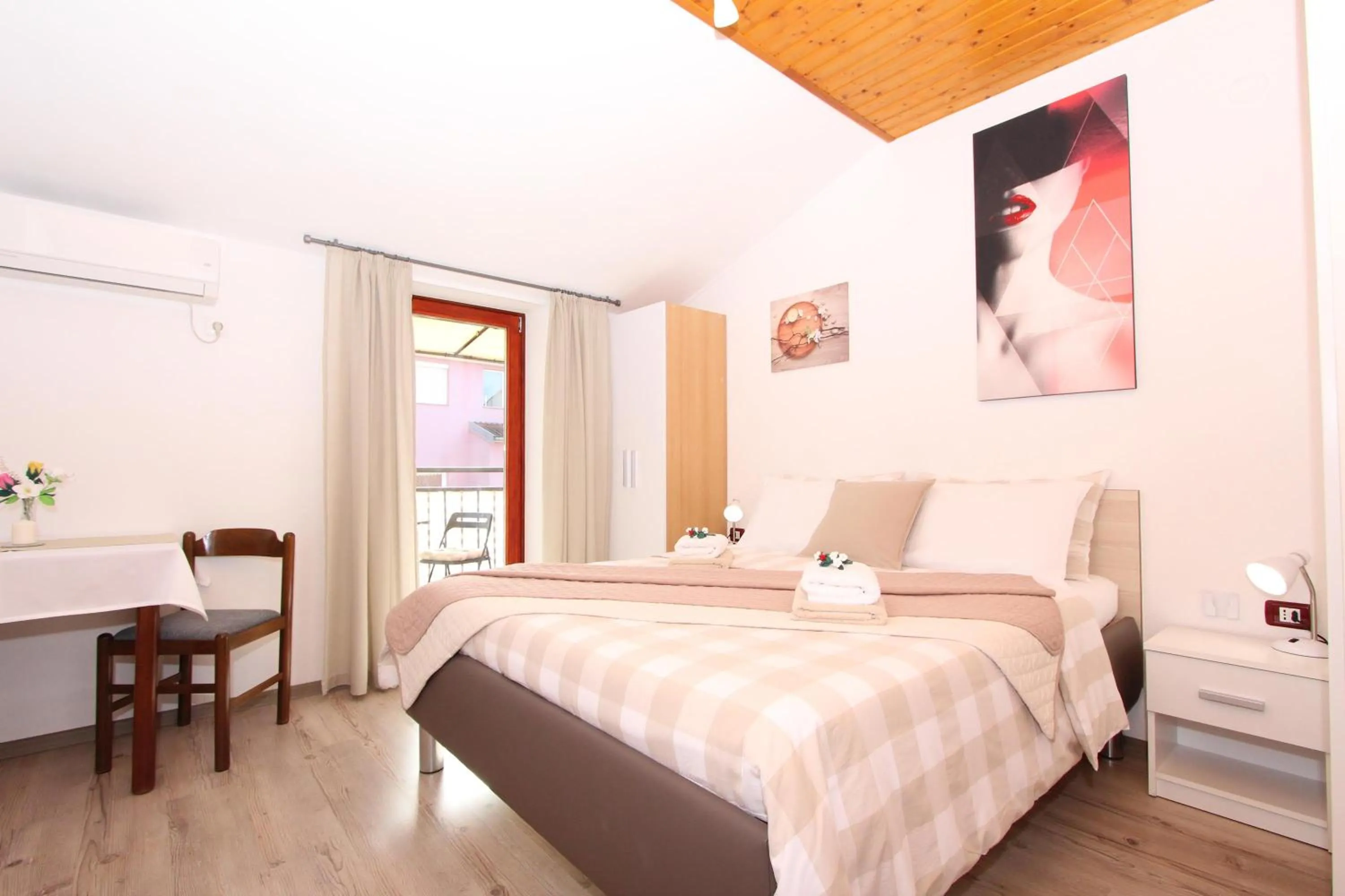 Bed in Rooms and Apartment Matosevic