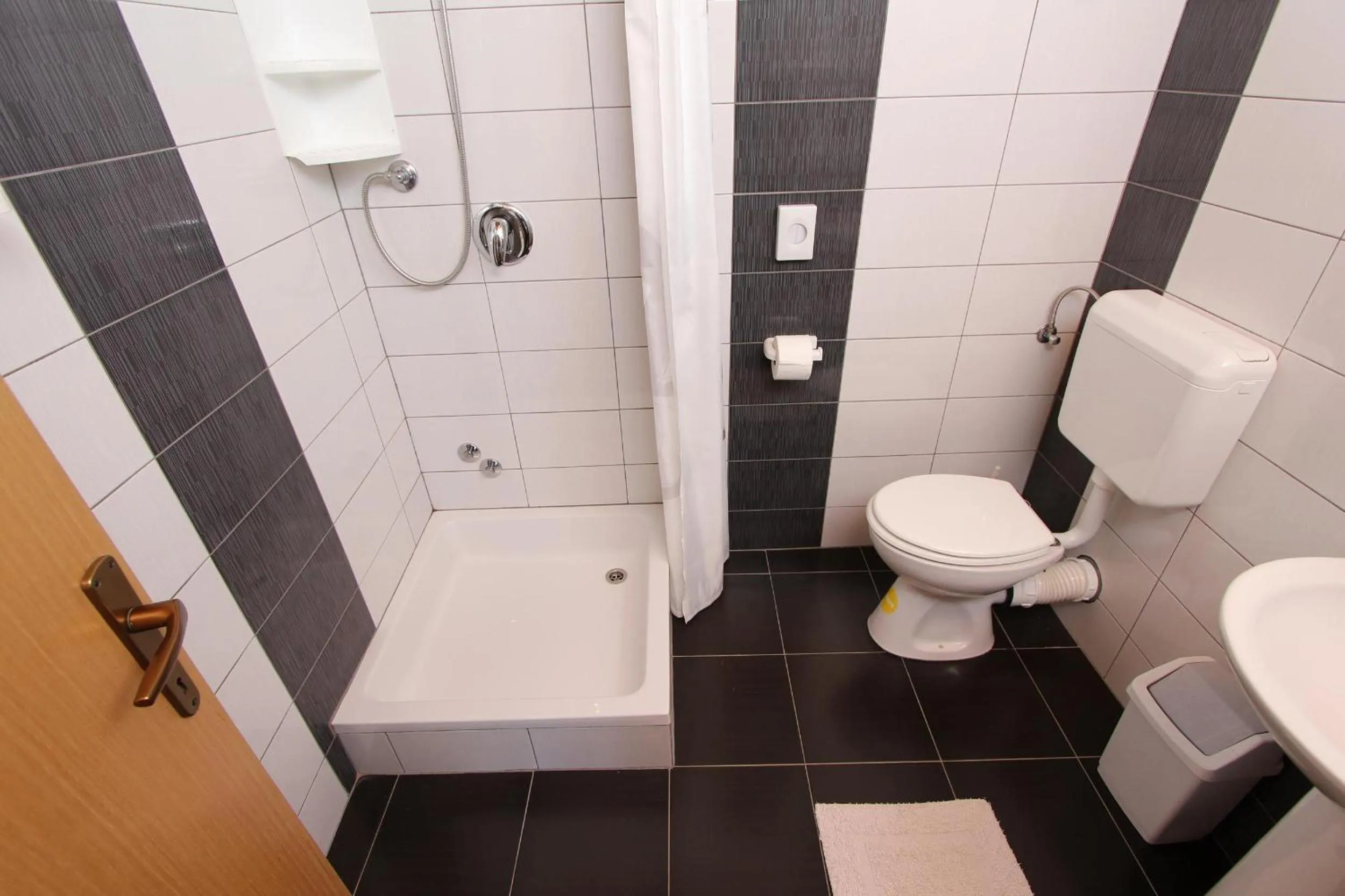 Bathroom in Rooms and Apartment Matosevic