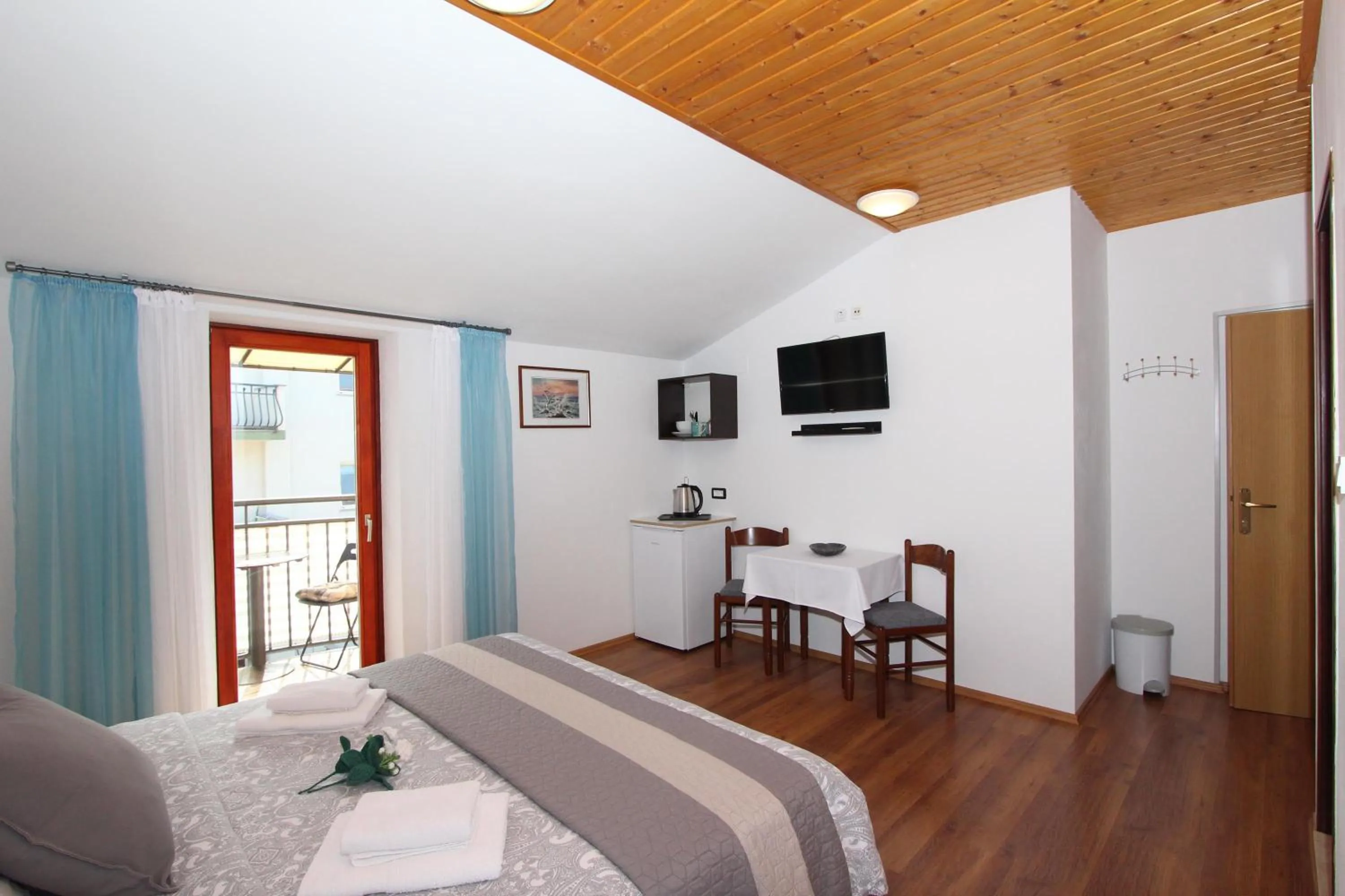 Bed in Rooms and Apartment Matosevic