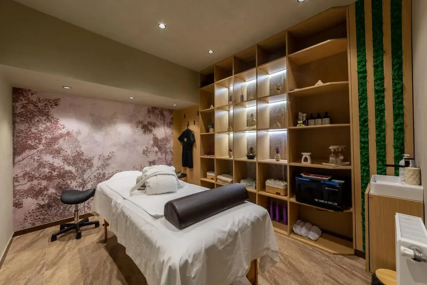 Massage, Bed in Arc de Triomphe by CityBookings Massage, Bed in Arc de Triomphe by CityBookings