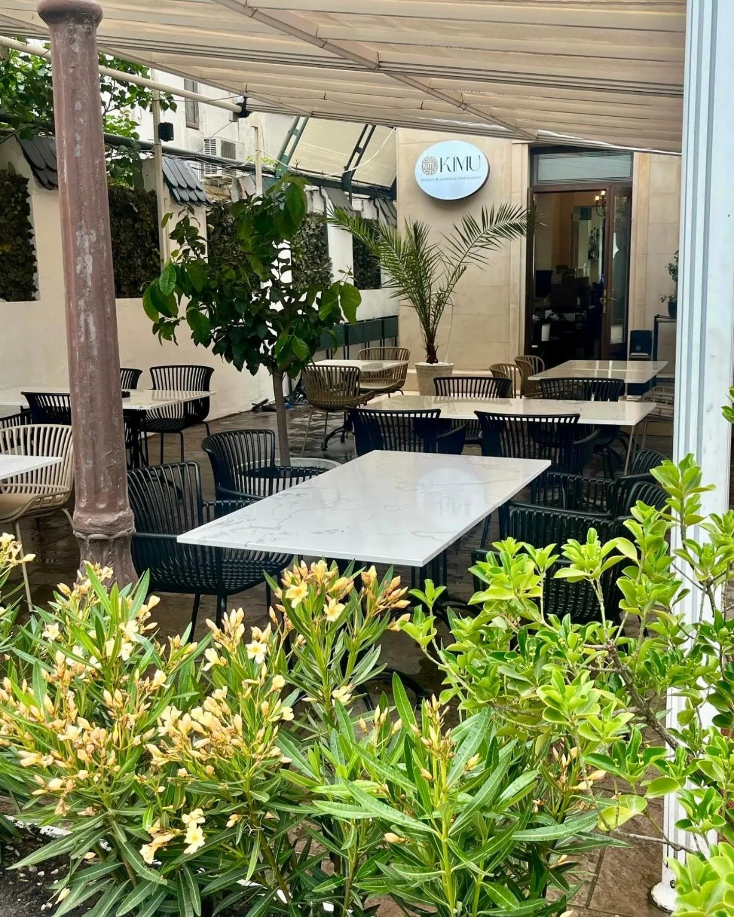 Patio in Arc de Triomphe by CityBookings