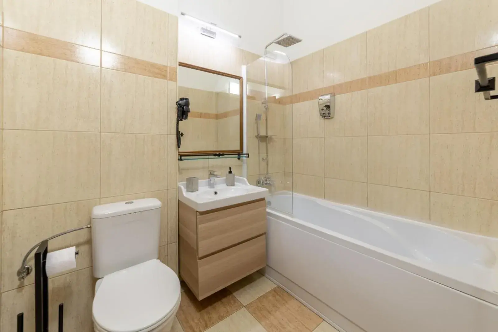 Bathroom in Arc de Triomphe by CityBookings Bathroom in Arc de Triomphe by CityBookings