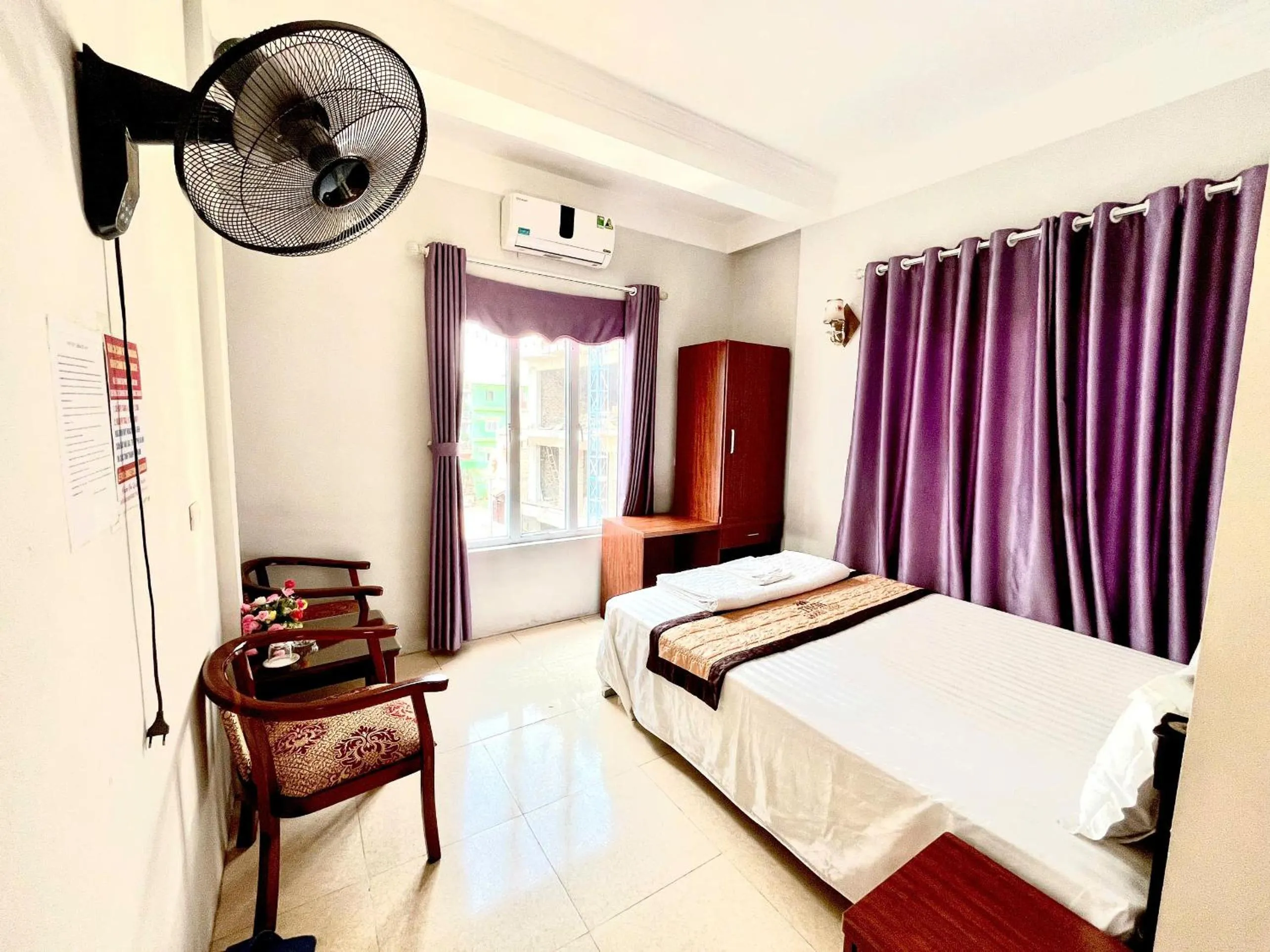 Photo of the whole room, Bed in Huy Hoang Airport