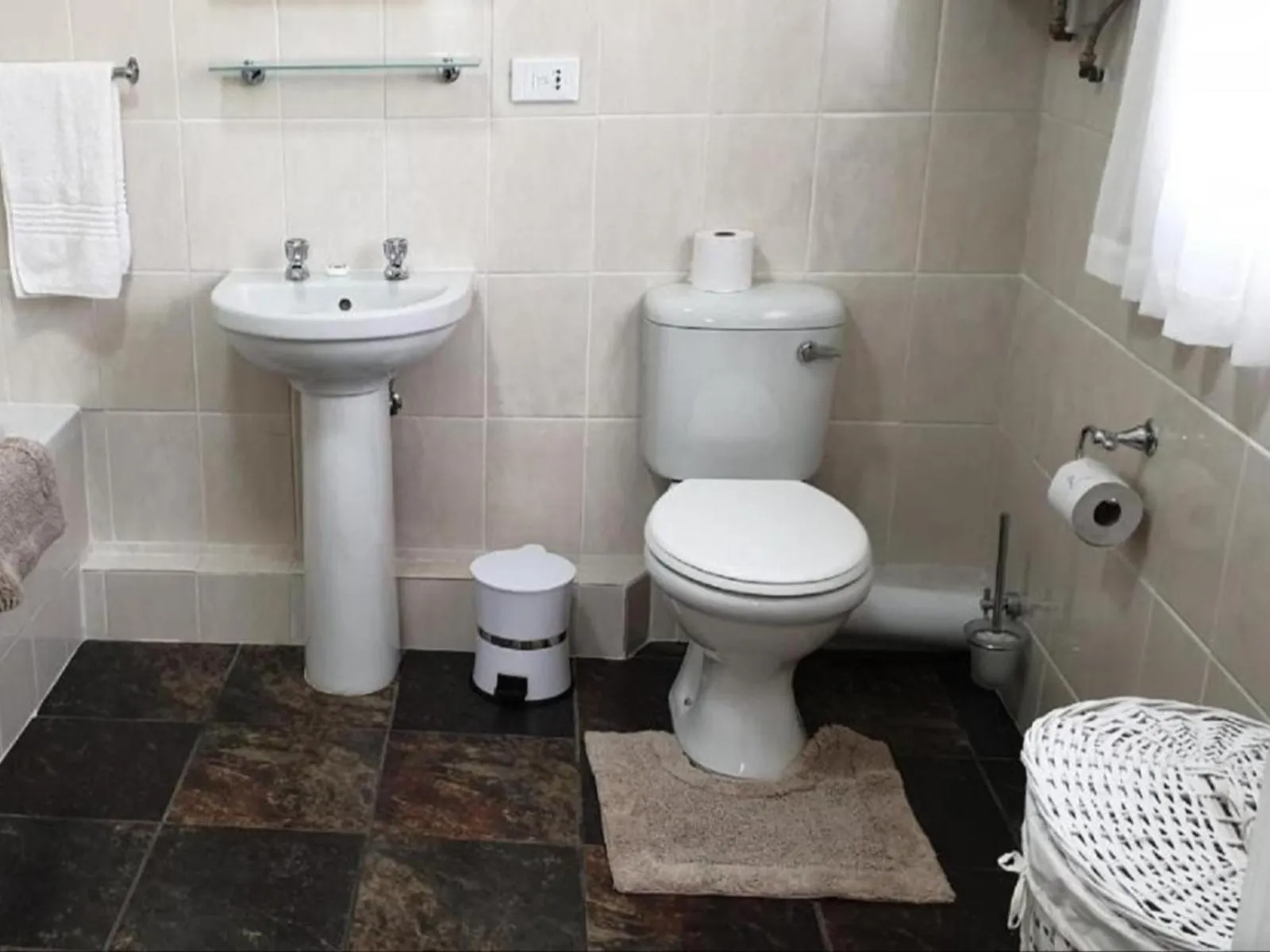 Toilet in Lake Naverone Holiday Cottages