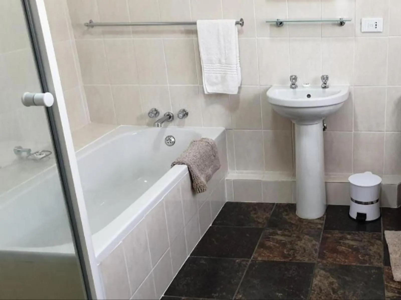 Bathroom in Lake Naverone Holiday Cottages