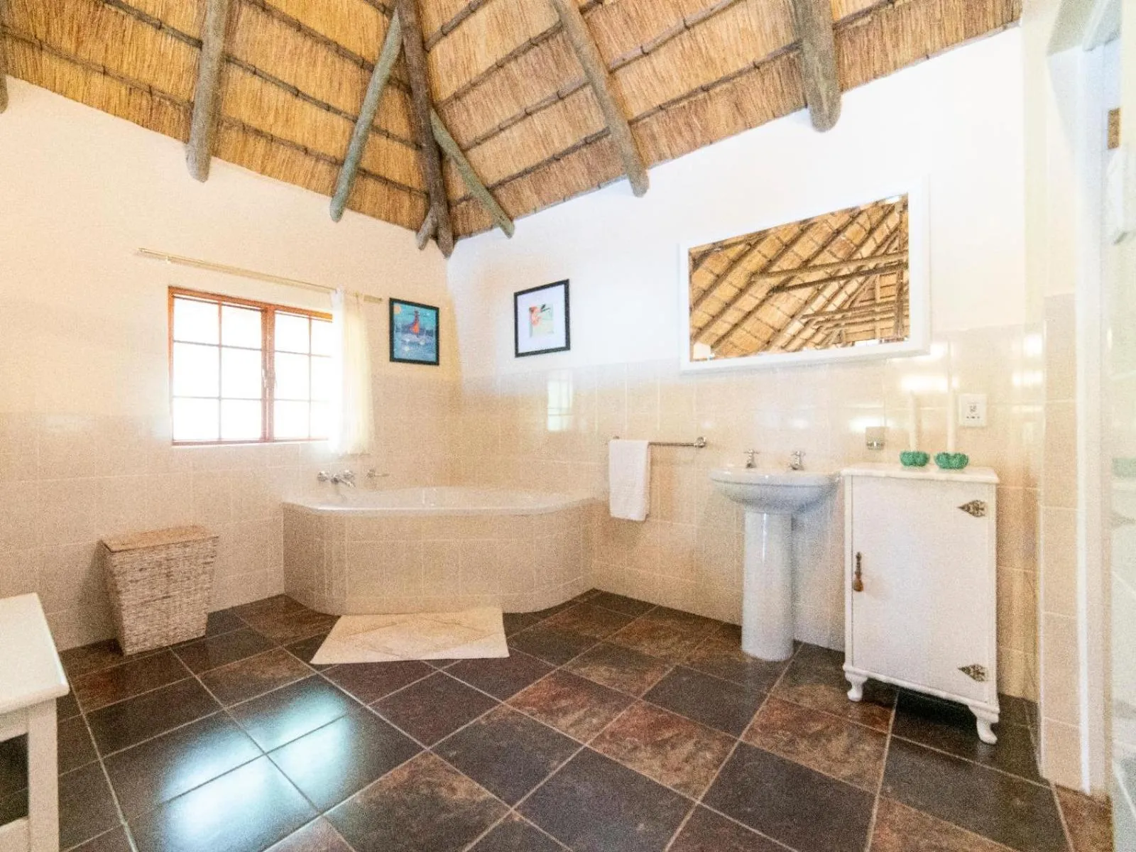 Shower in Lake Naverone Holiday Cottages