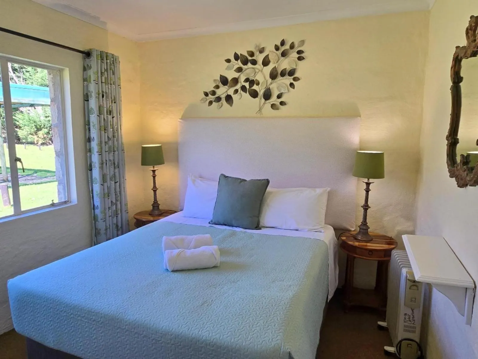 Photo of the whole room, Bed in Lake Naverone Holiday Cottages