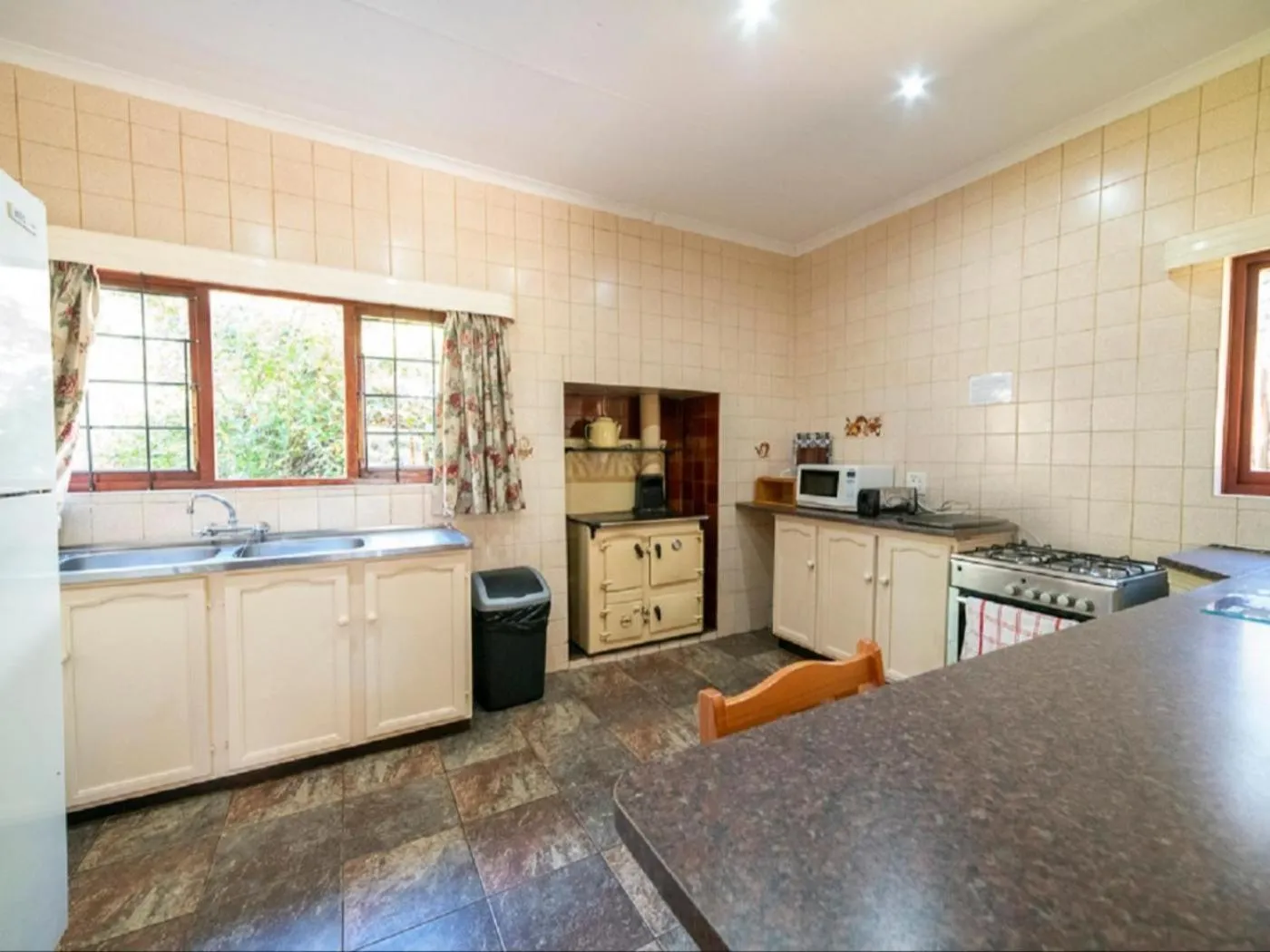 Kitchen or kitchenette in Lake Naverone Holiday Cottages