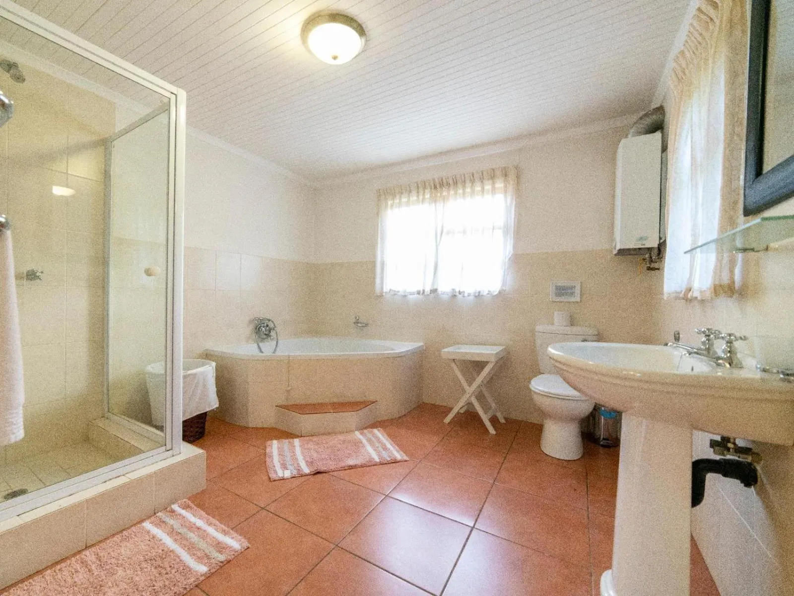 Shower in Lake Naverone Holiday Cottages