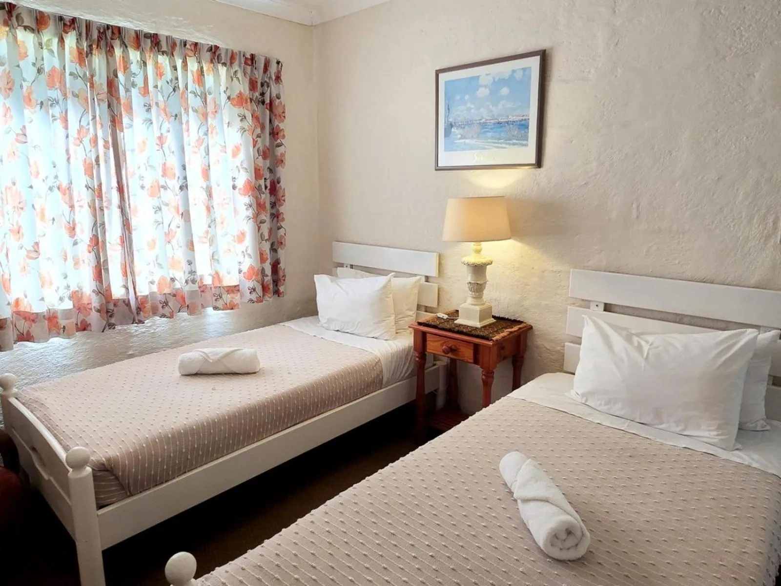 Photo of the whole room, Bed in Lake Naverone Holiday Cottages