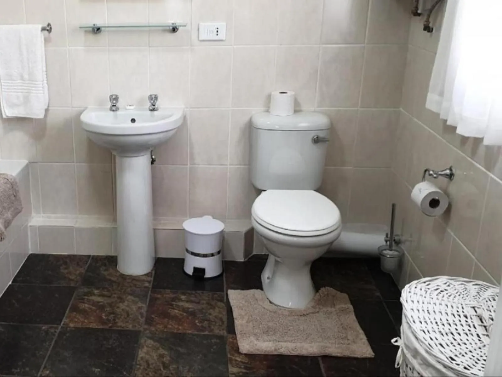 Toilet in Lake Naverone Holiday Cottages