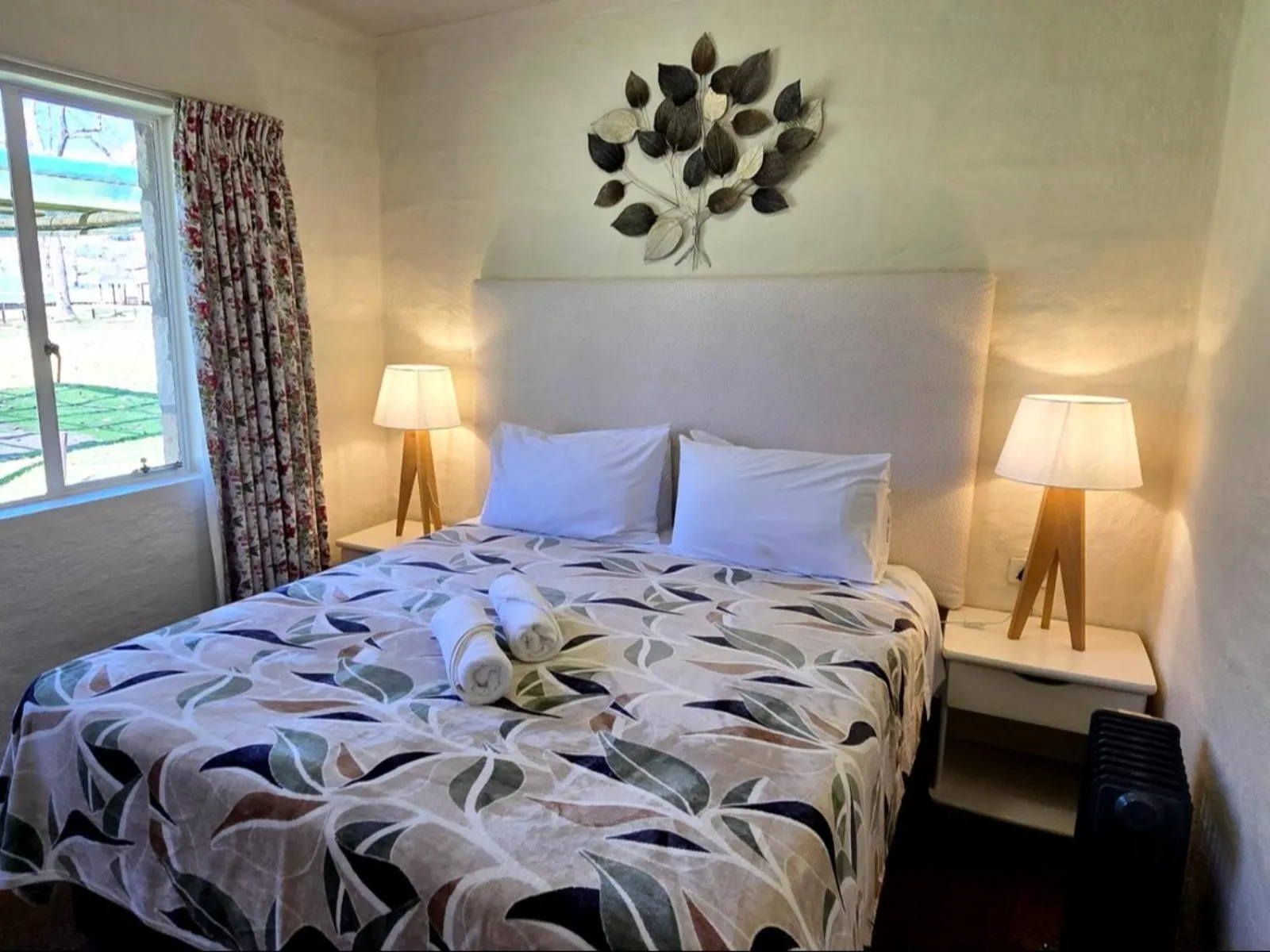 Photo of the whole room, Bed in Lake Naverone Holiday Cottages
