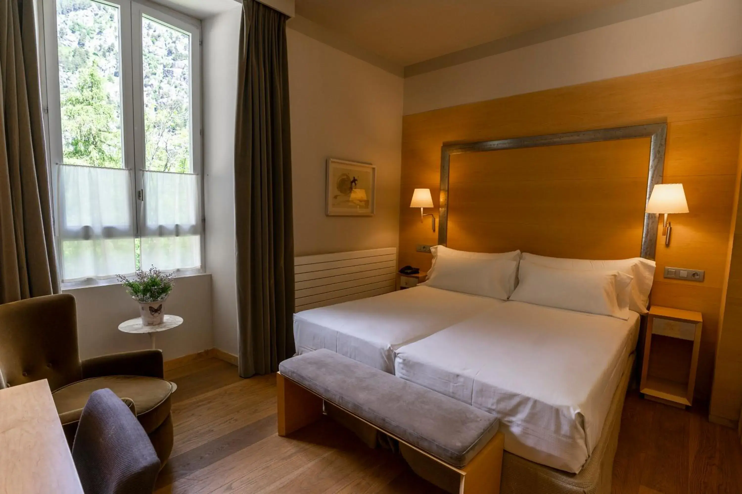 Double or Twin Room in Gran Hotel – Balneario de Panticosa Double or Twin Room in Gran Hotel – Balneario de Panticosa