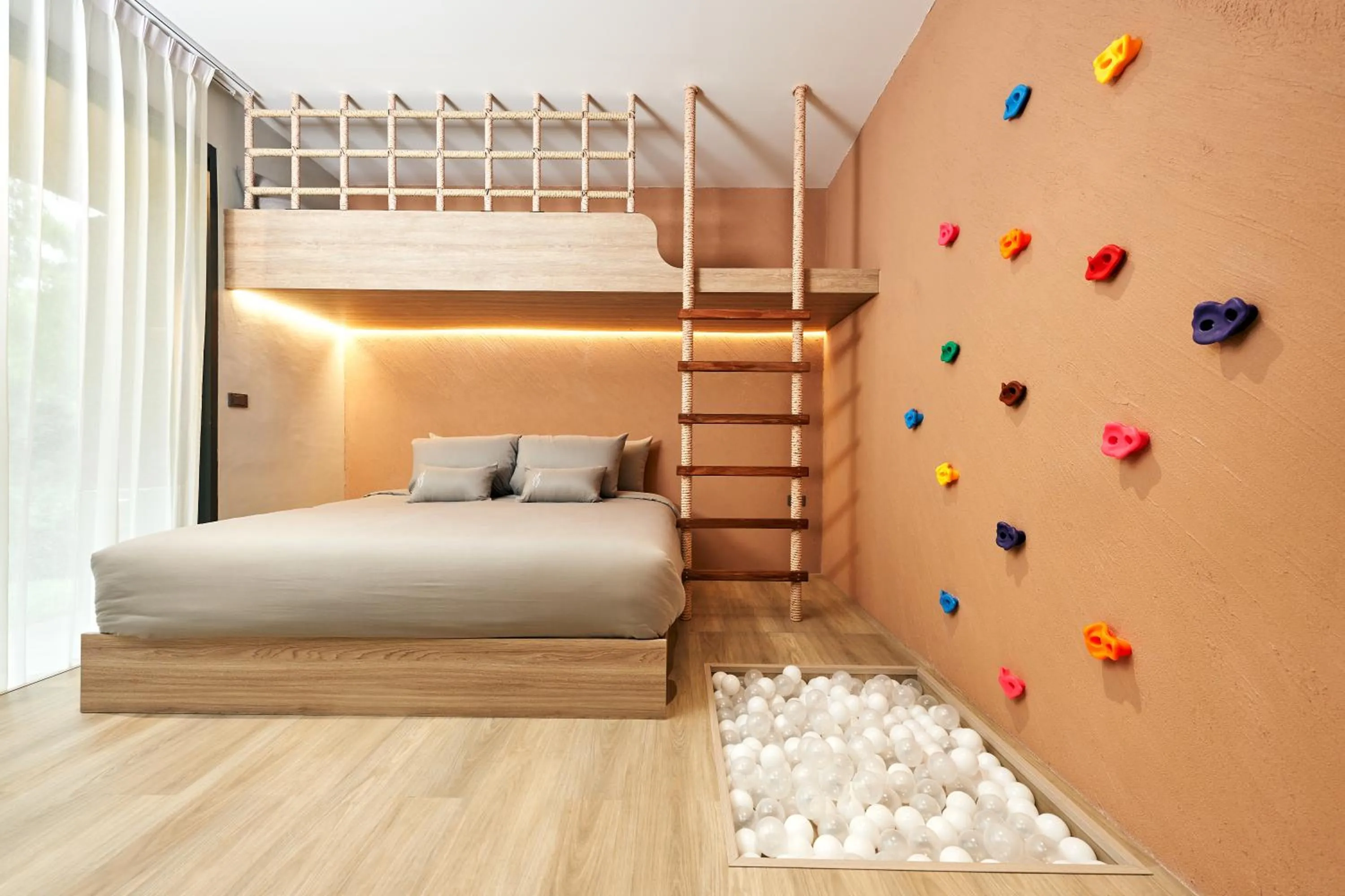 Photo of the whole room, Bed in Baan Rai Santisuk