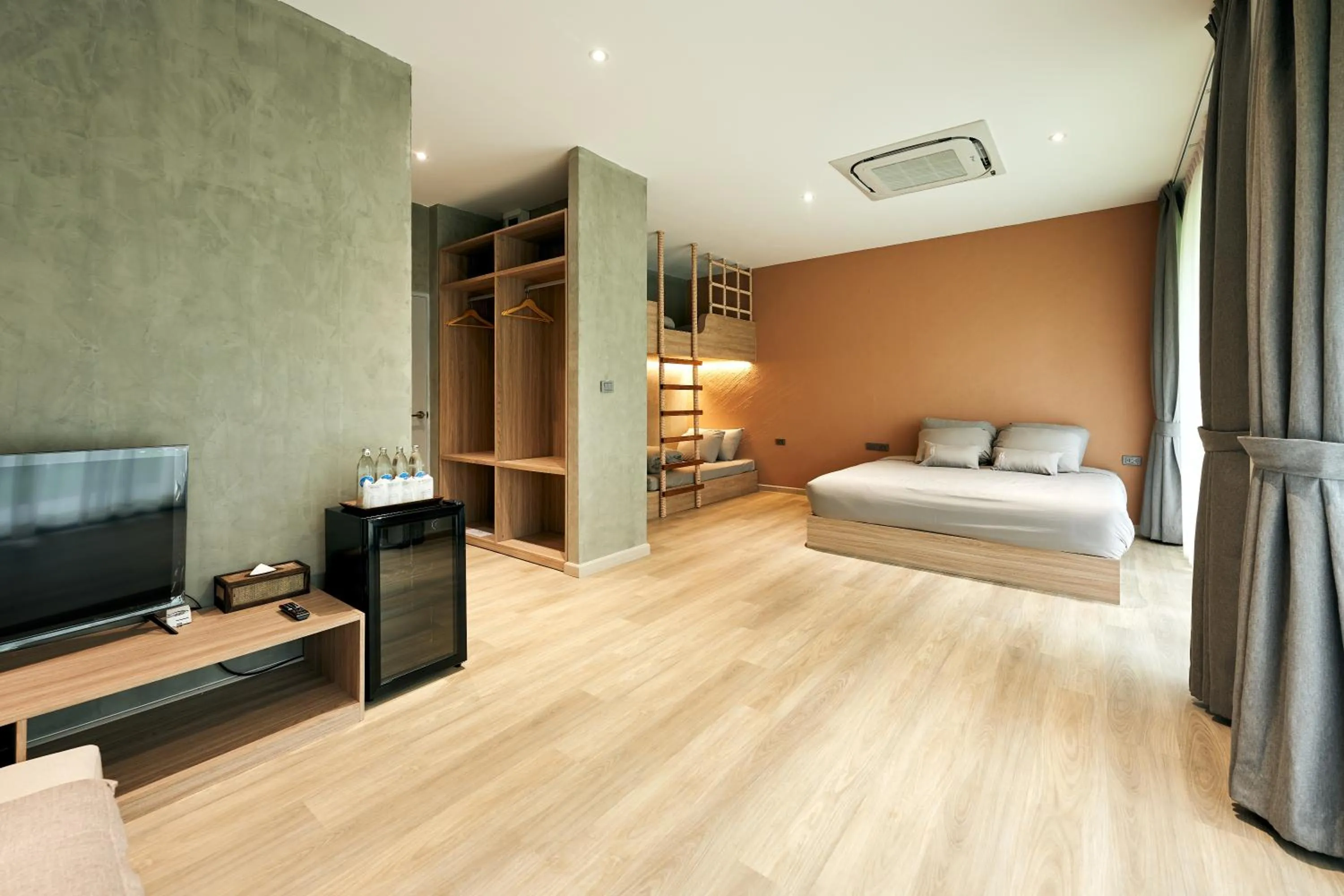 Photo of the whole room, Bed in Baan Rai Santisuk