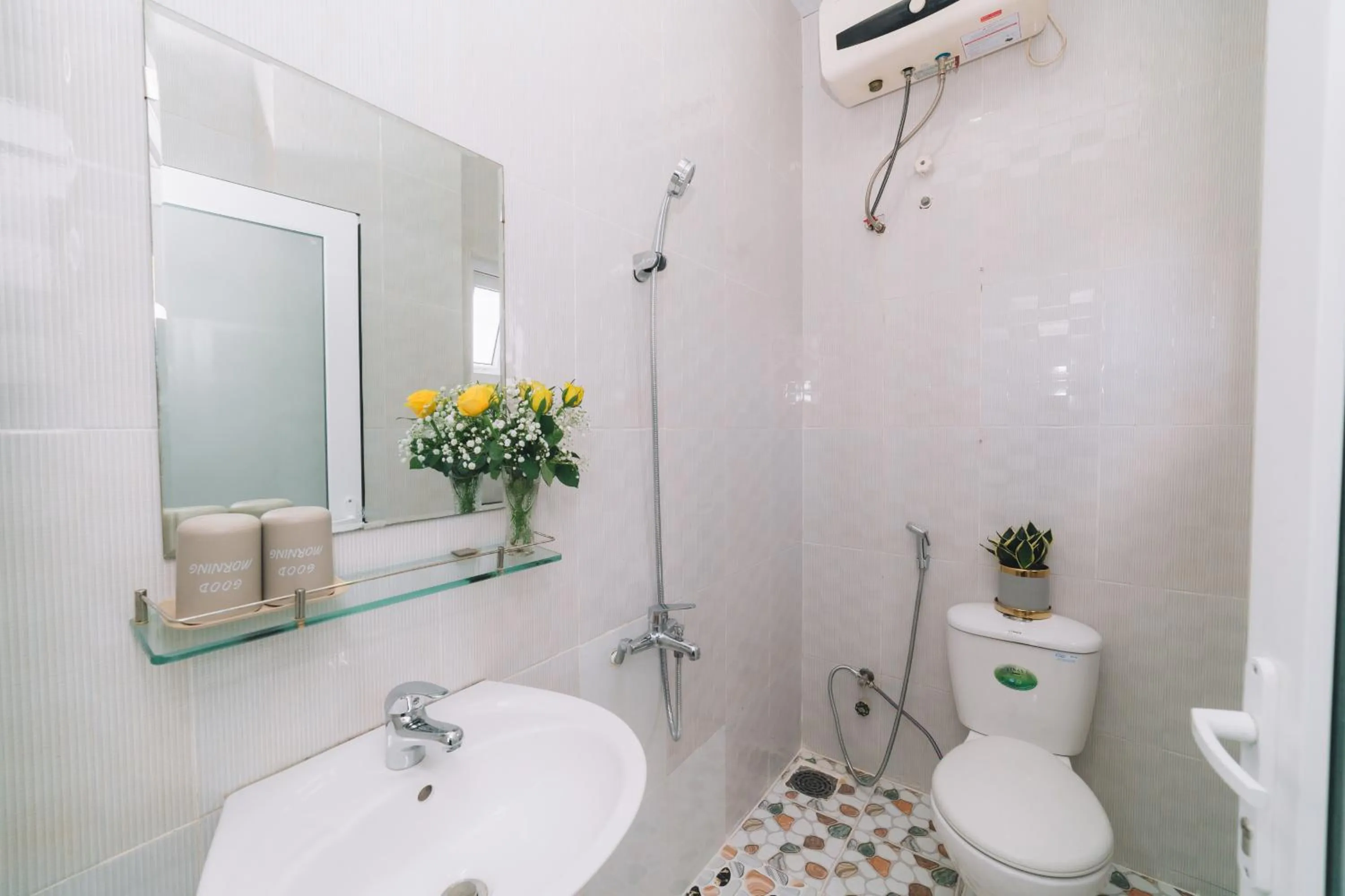 Shower in AN TÂM House Đà Lạt