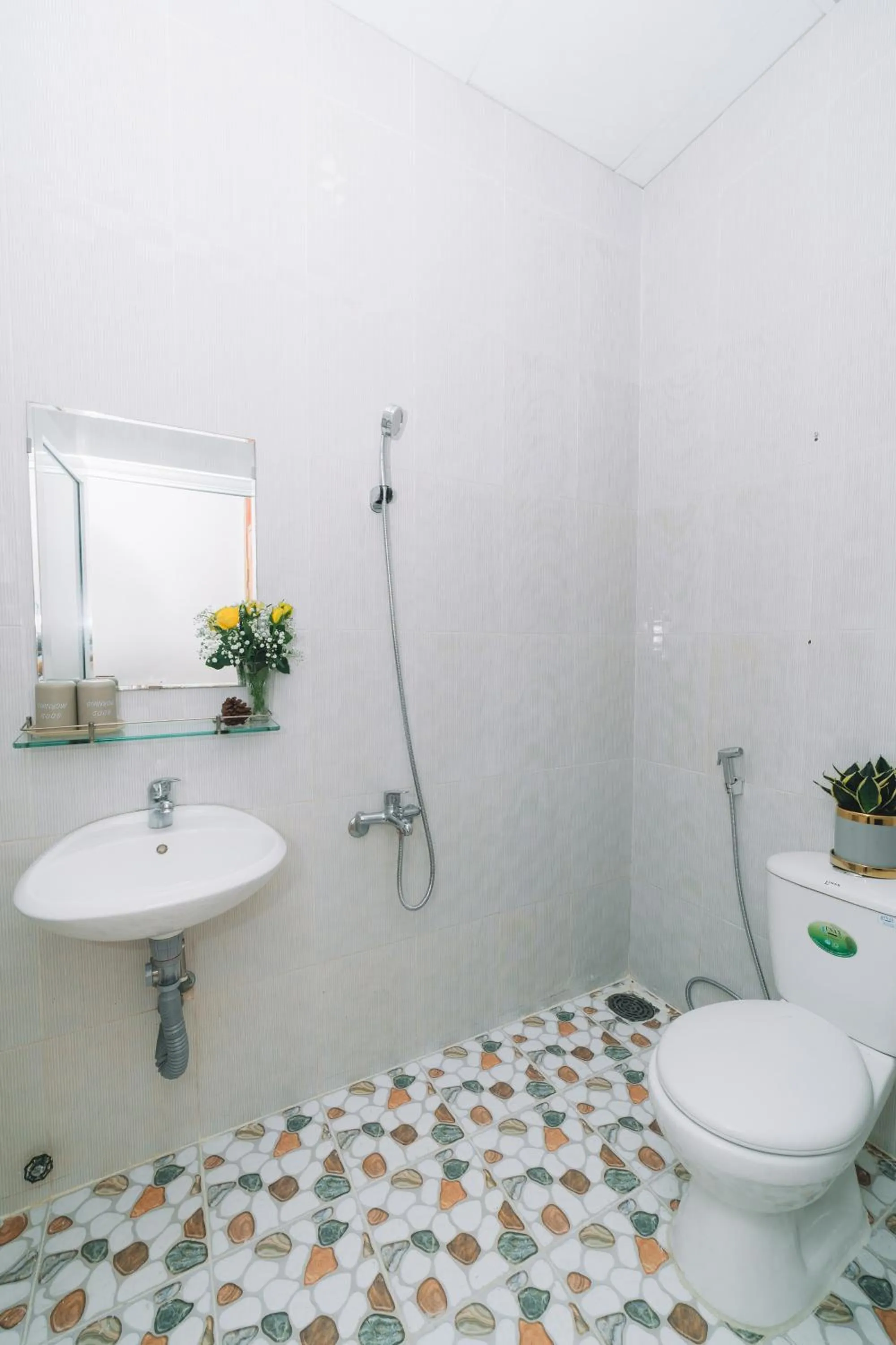 Shower in AN TÂM House Đà Lạt