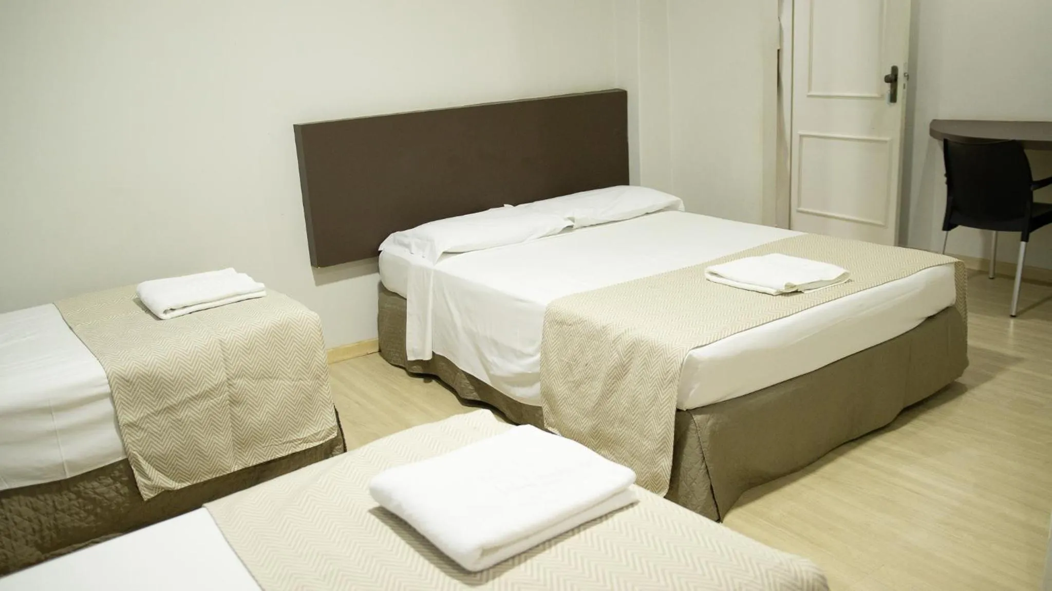 Bedroom, Bed in Abbas Hotel