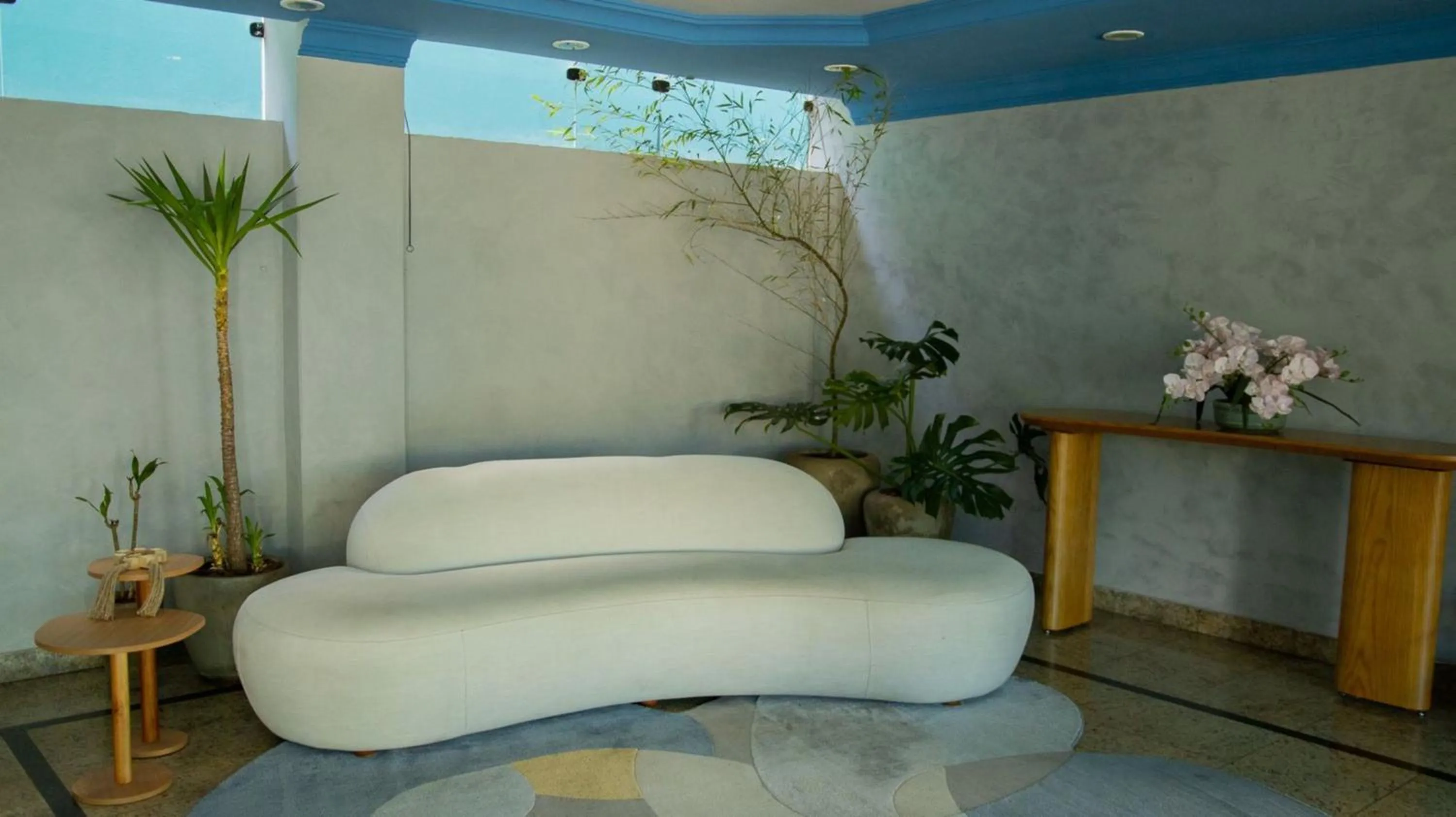 Seating area in Abbas Hotel