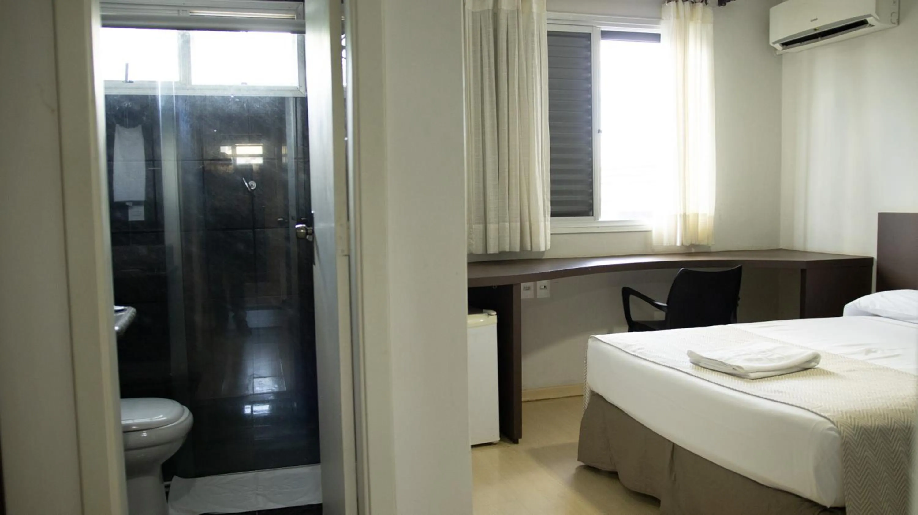 Bedroom, Bed in Abbas Hotel