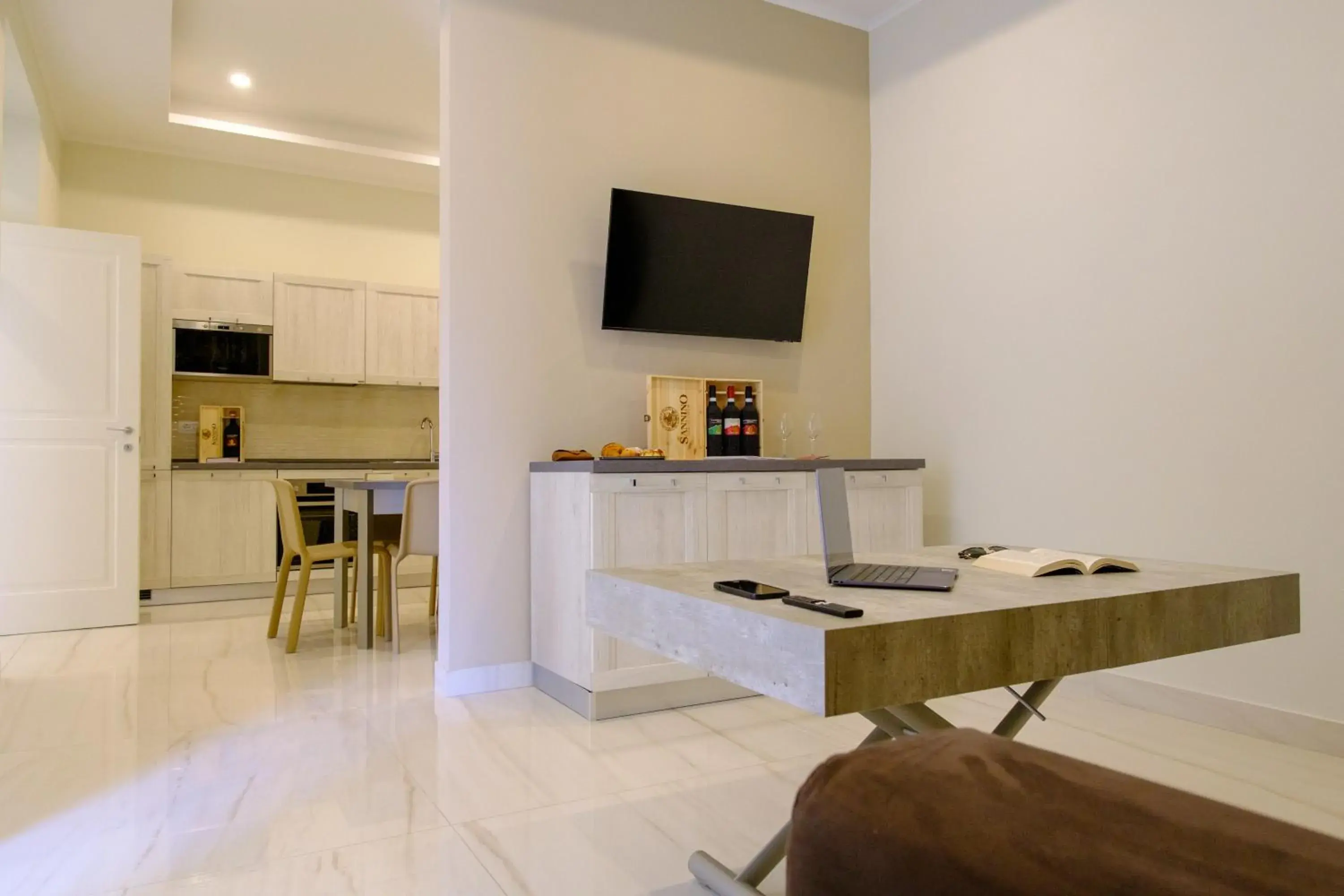 TV and multimedia in Palazzo Adele Rooms & Apartments TV and multimedia in Palazzo Adele Rooms & Apartments