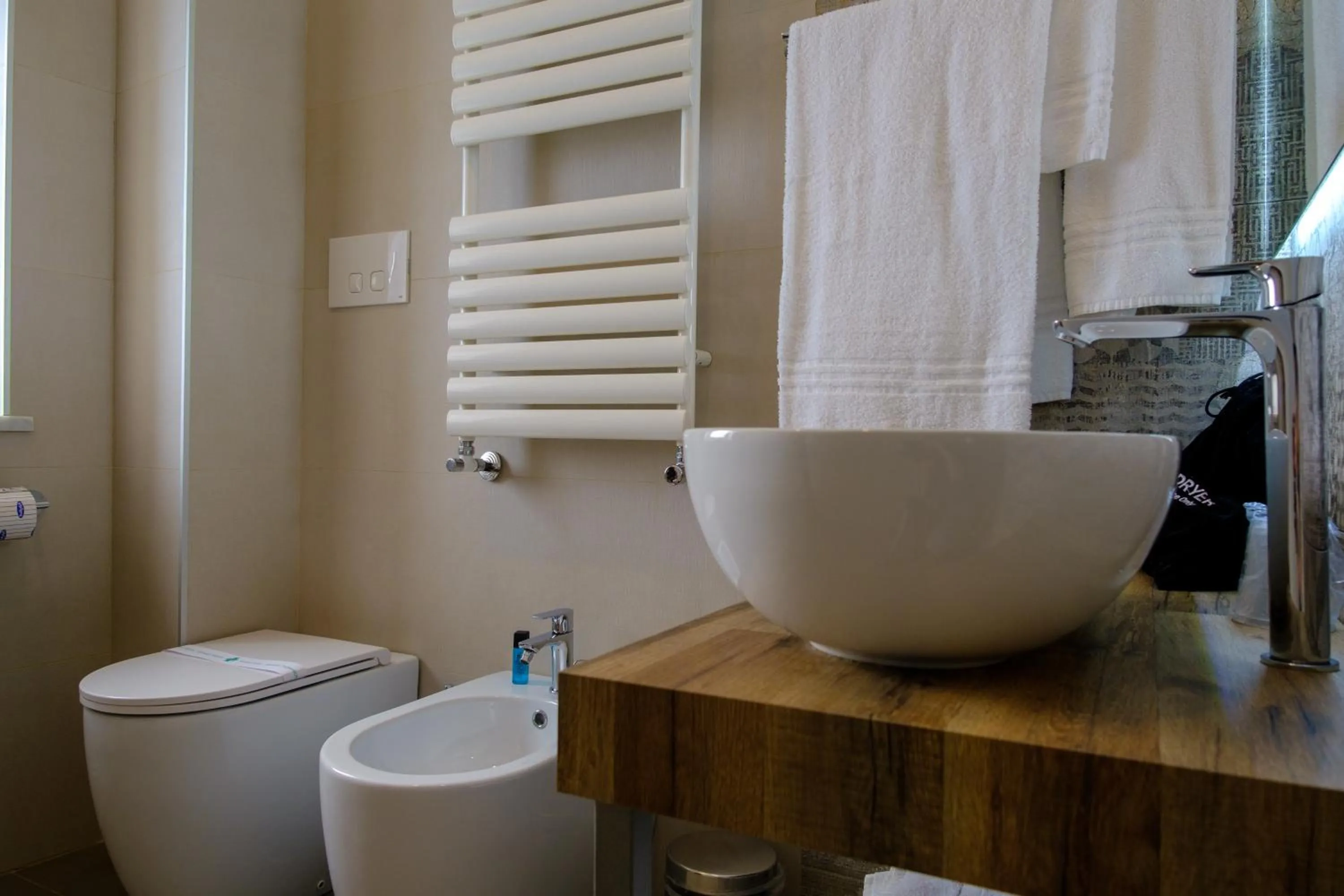 Toilet in Palazzo Adele Rooms & Apartments