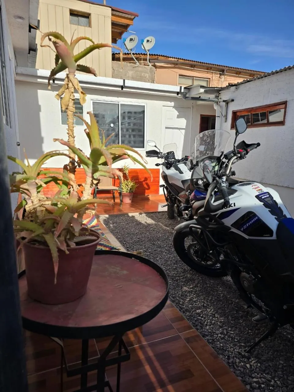 Property building in Hostal Siete Colores